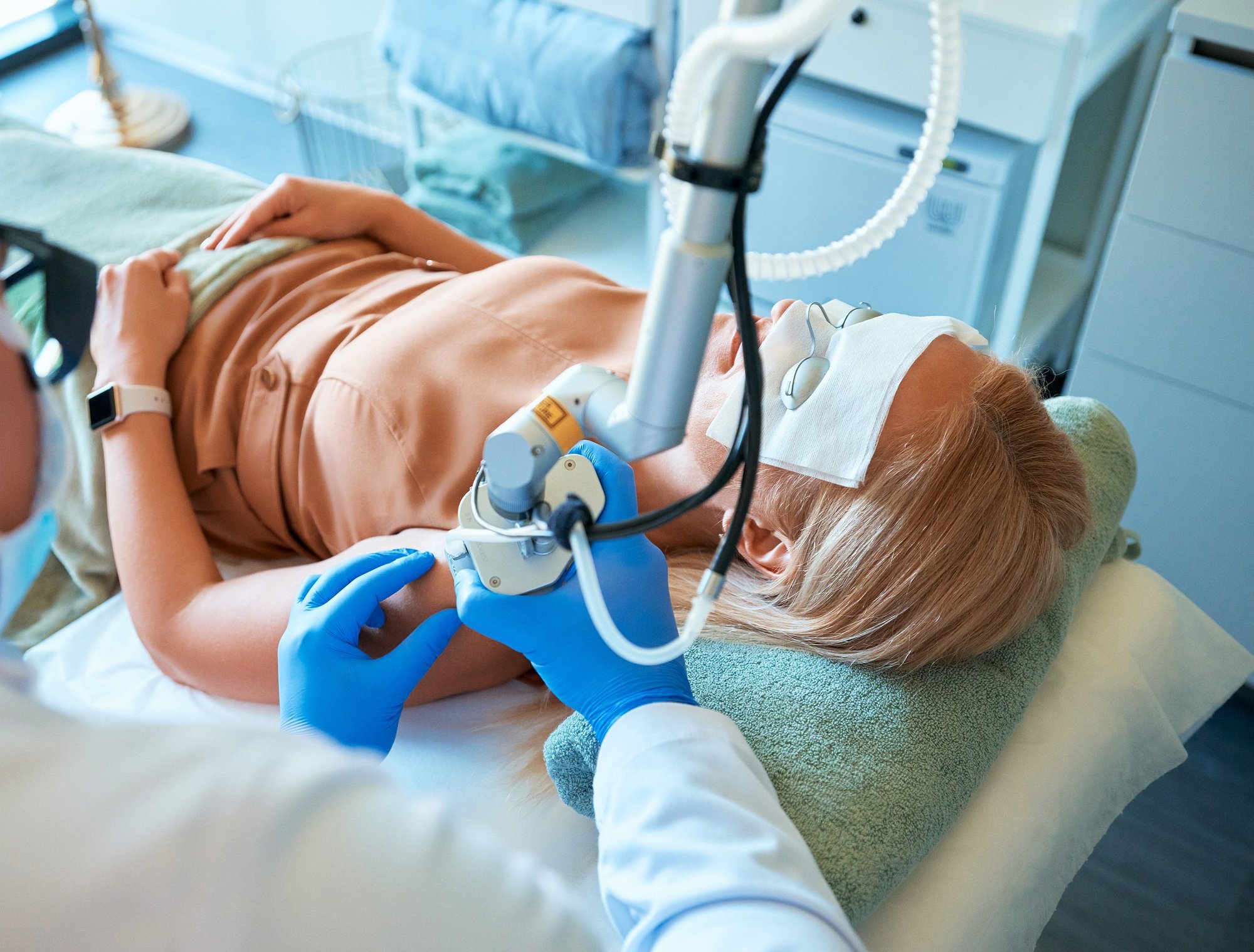 ARST SELGITAB | Laserteraapia aitab akne- ja operatsioonijärgsete armide väljanägemist parandada. Mida teada?