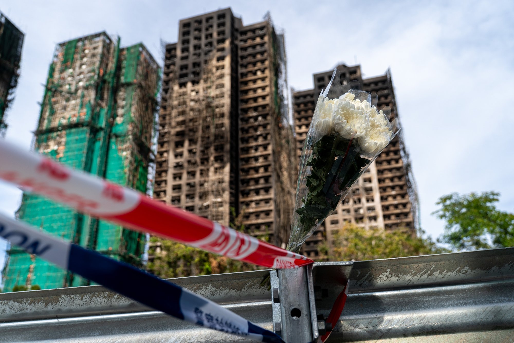 VIDEO | Hongkongi suurpõlengu järel on hukkunuid 128, vigastatuid 79 ja teadmata saatusega inimesi 200