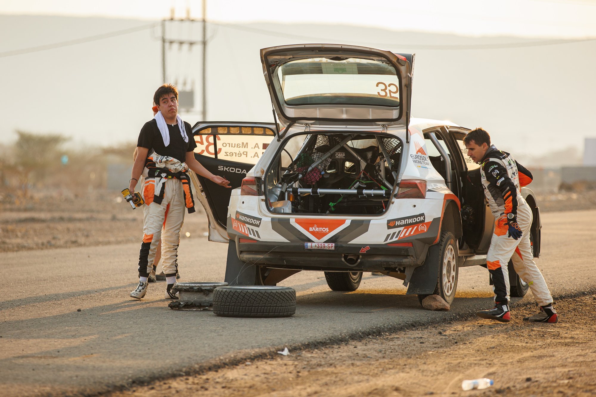 DELFI FOTOD | Eesti fännid jõuavad igale poole ja ikka see rehvijama ehk noppeid Saudi Araabia rallilt vol 2