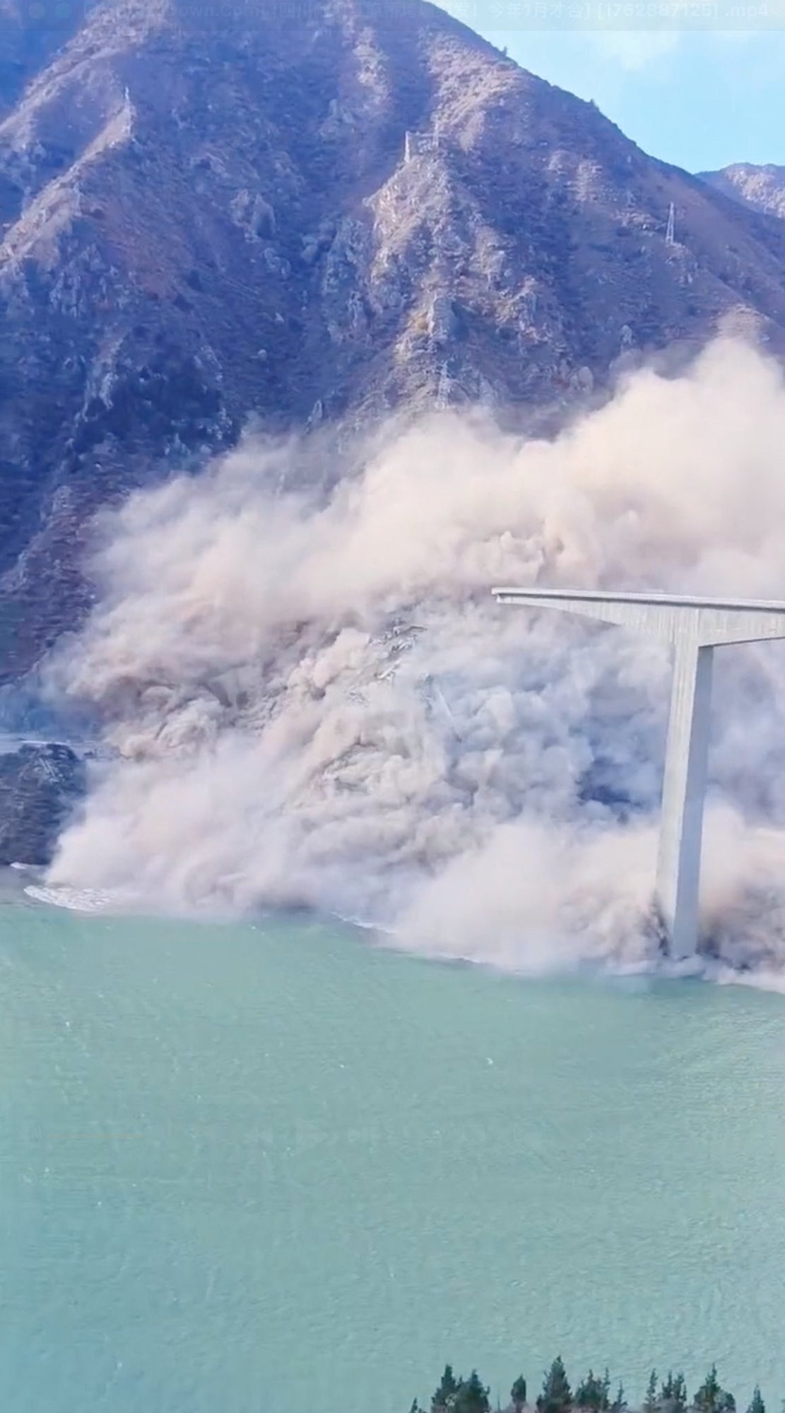 Hiinas varises kokku värskelt avatud sild