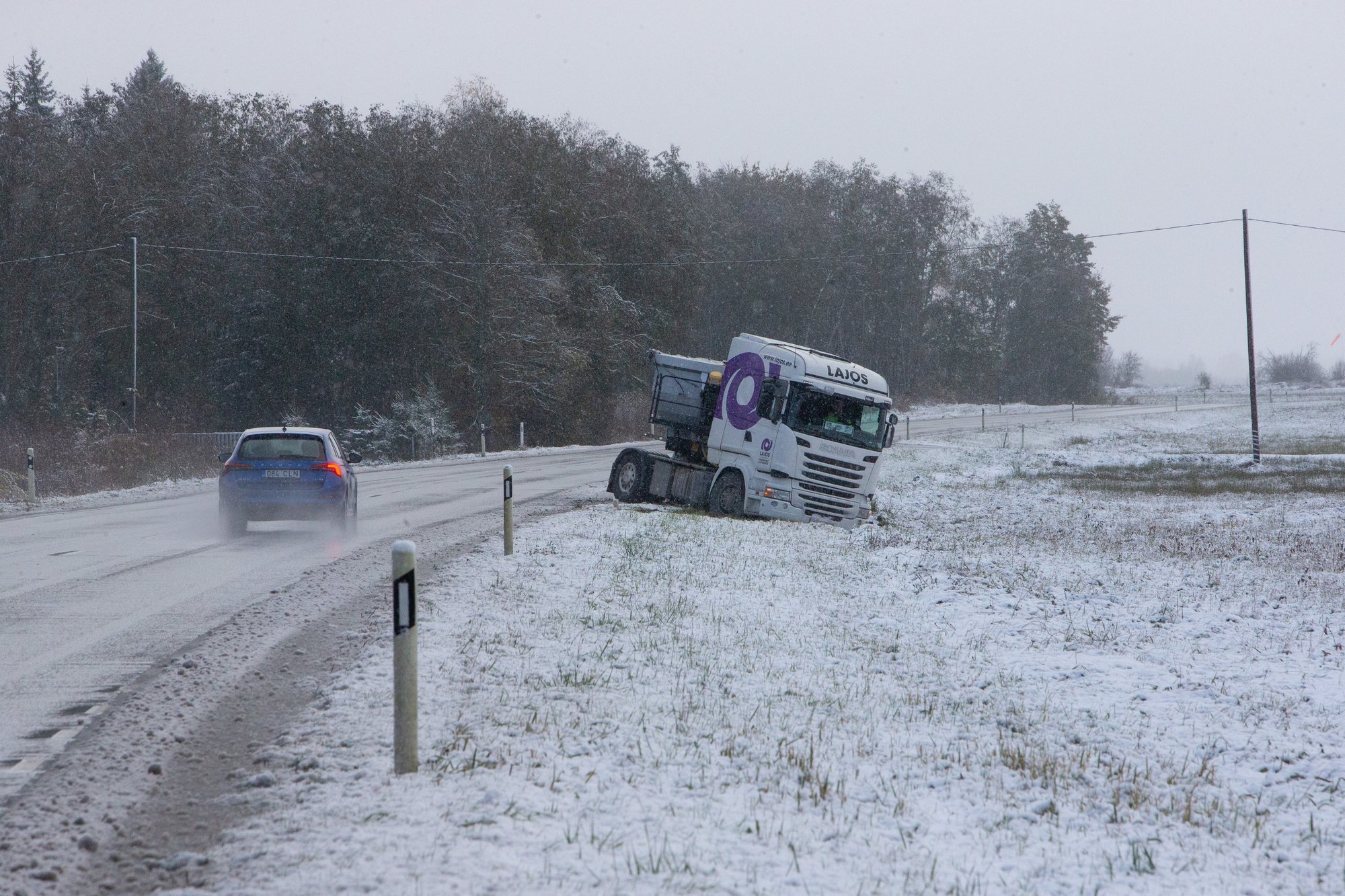 ILMATEADE | Maas on esimene lumi! Libedus on põhjustanud juba liiklusõnnetusi ja ummikuid