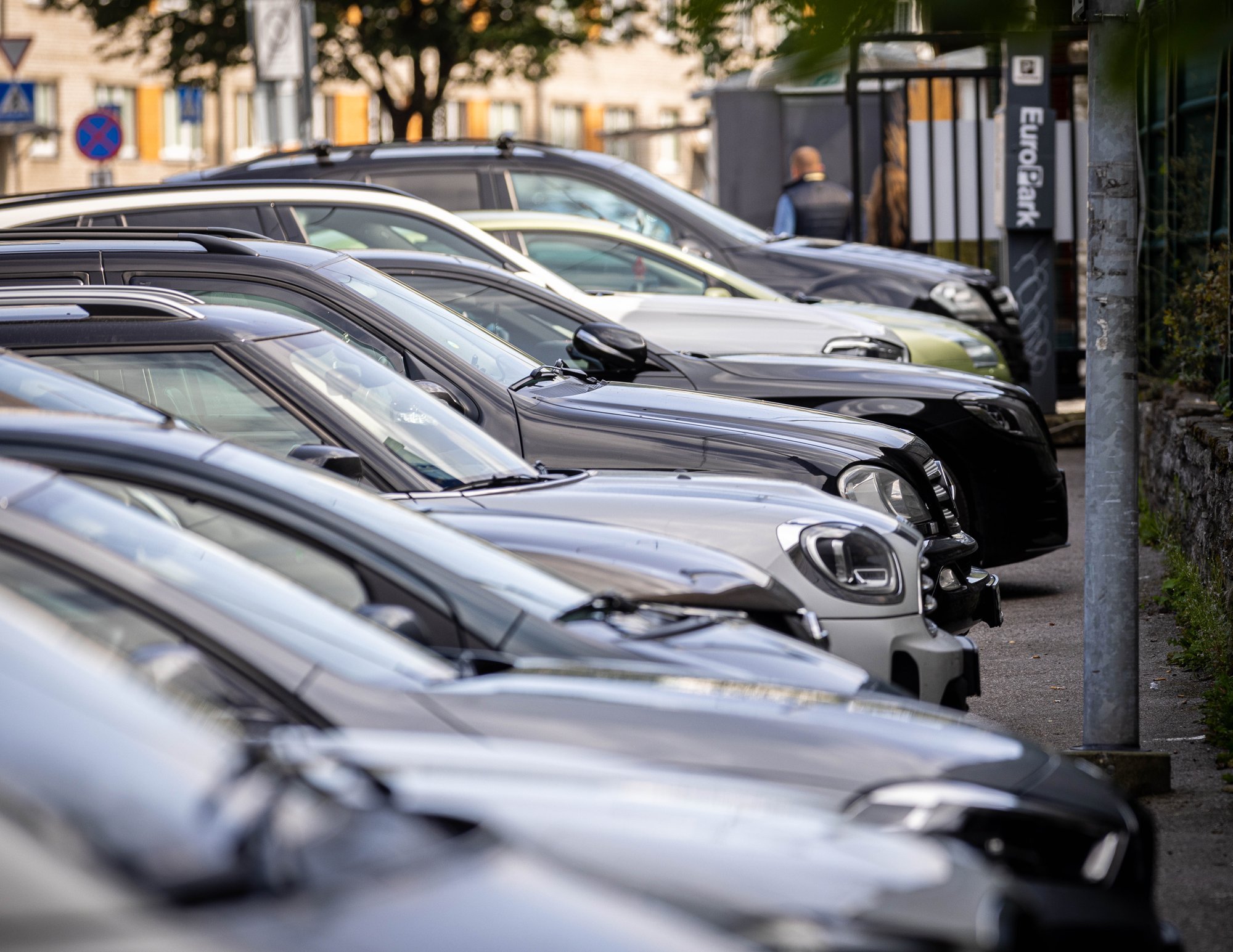 Ostupaanika Venemaal. Uute autode hinnad kerkivad rekordilise kiirusega