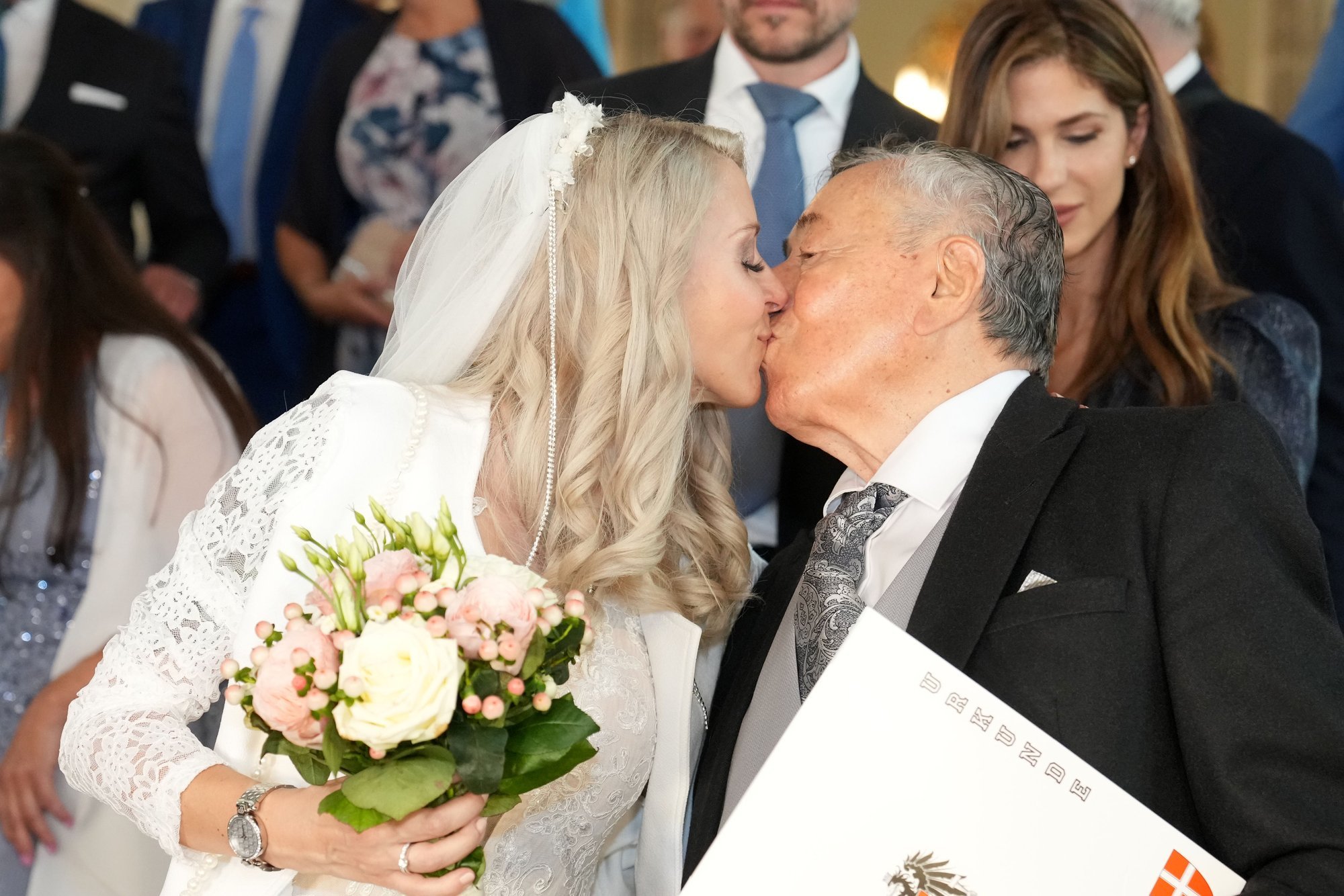 Sõda Austria miljardäri vara pärast. Lahkunust poole nooremat leske üritatakse häärberist välja visata