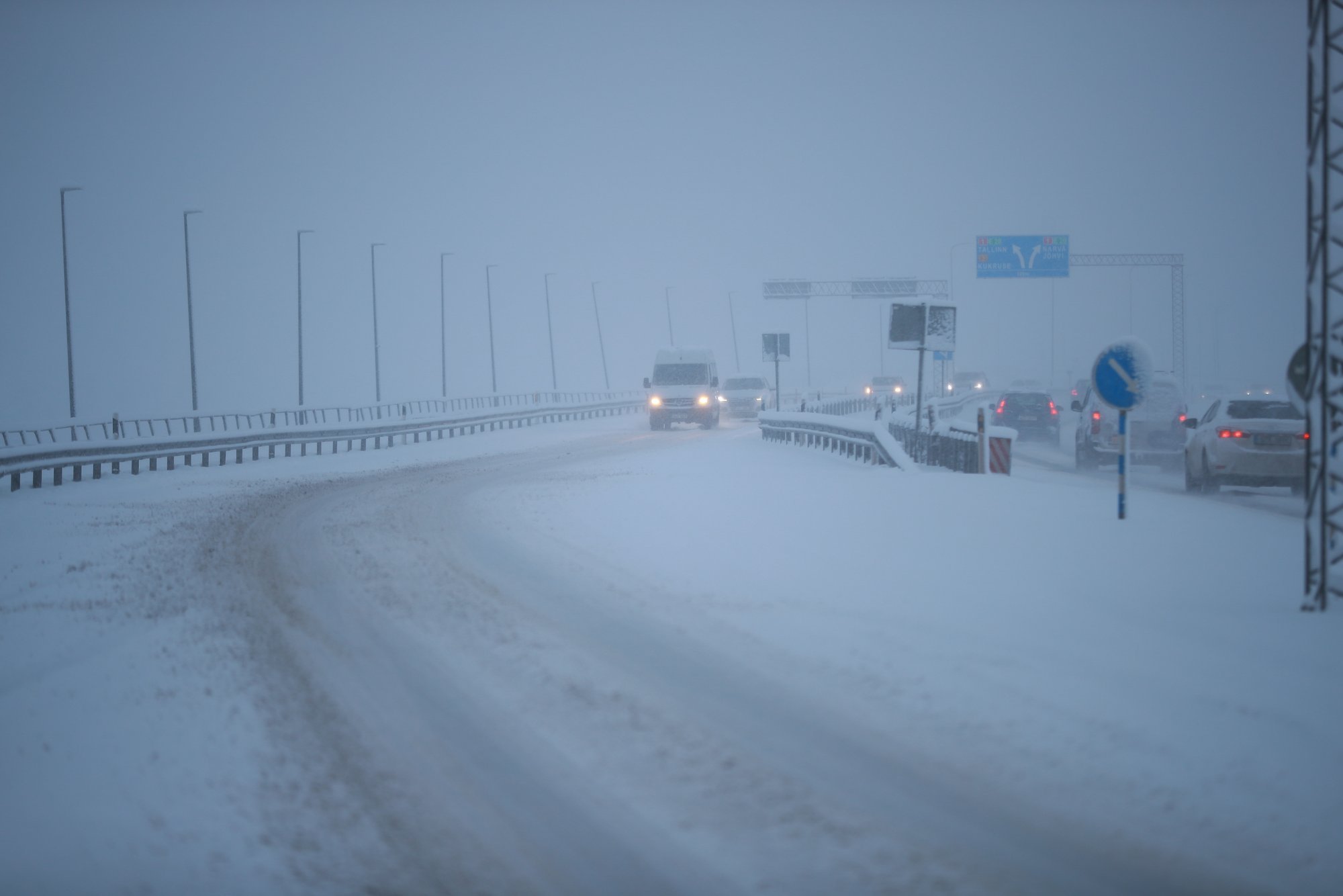Keskkonnaagentuur andis tervele Eestile esimese taseme hoiatuse: hilisõhtul muutuvad teed libedaks