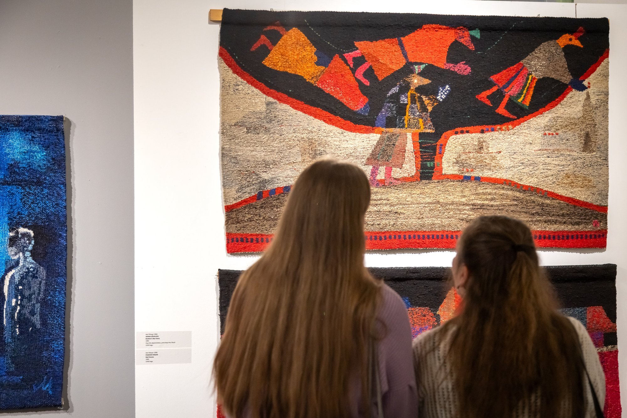 FOTOD | Uue kunsti muuseumis näeb nimekate tekstiilikunstnike piltvaipu