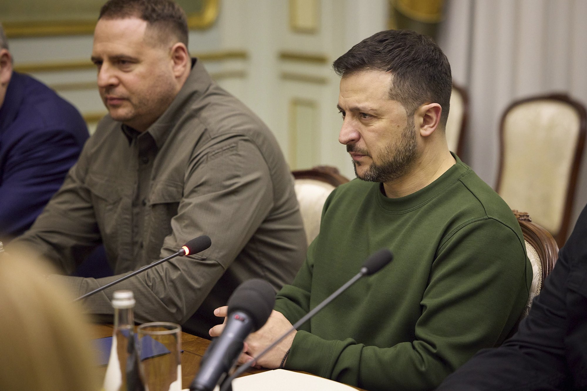 Ukrajinska Pravda: Zelenskõi andis mõista, et tema meeskonnas korruptsiooniskandaali tõttu vallandamisi ei tule