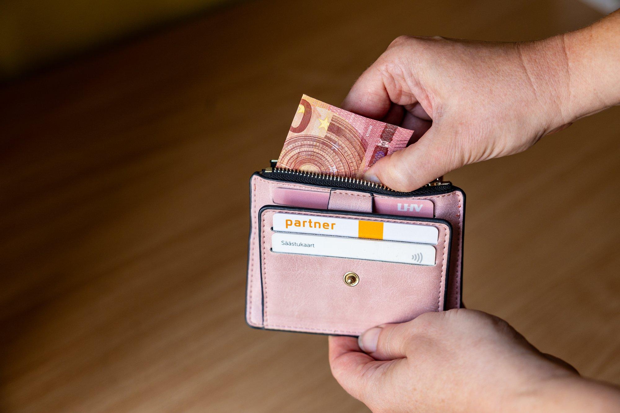 Keskmine palk tõusis kolmandas kvartalis 2075 euroni. Eelmise aastaga võrreldes palgakasv aeglustus