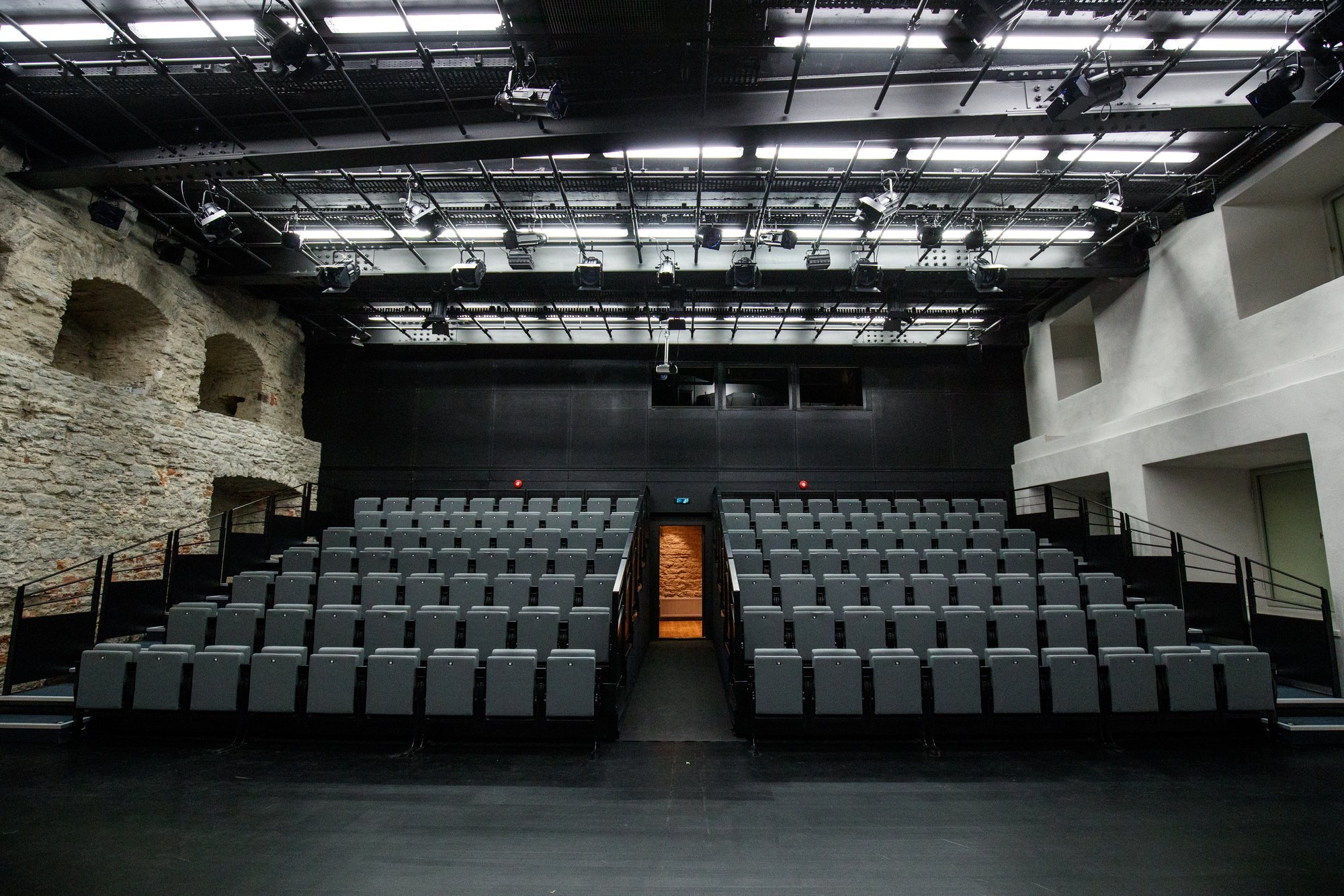 AVALIK KIRI EESTI VABARIIGI KULTUURIMINISTRILE | Theatrumi üheks aastaks toetuseta jätmine on olulise kultuurilise süsteemi lõhkumine