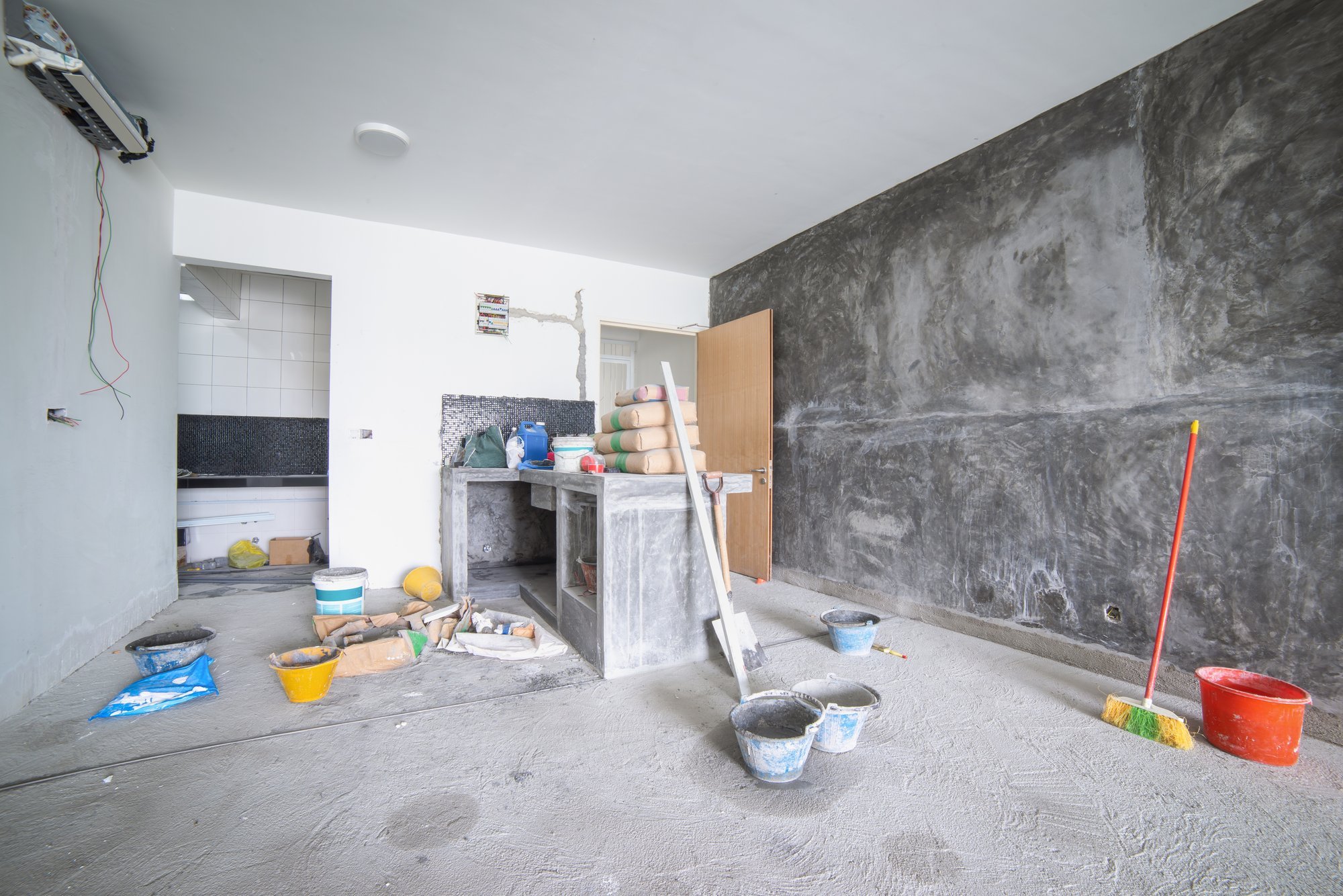 Põhjalik ülevaade: millega arvestada, kui ostad remontivajava kodu