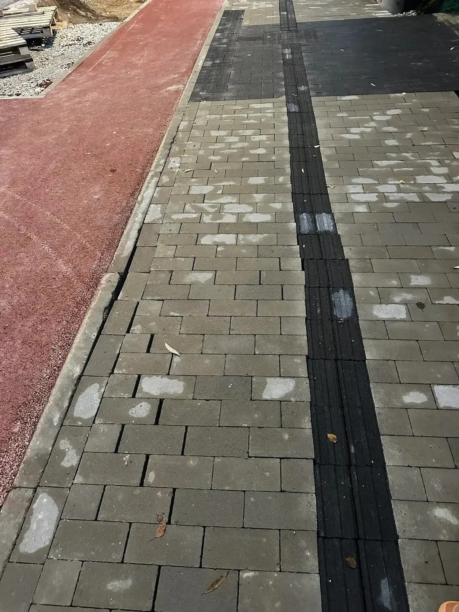 Lastekodu tänava kivisillutis paneb kulmu kergitama. Linn: ehitus pole veel valmis