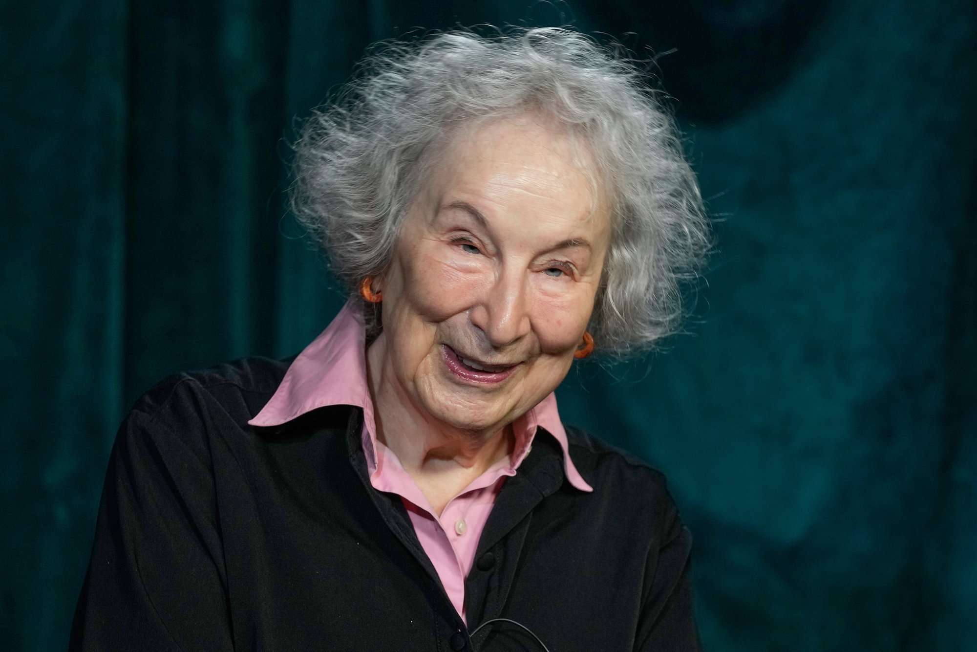 Kirjanik Margaret Atwood elu valusaimast mälestusest: võid ühel päeval olla kuninganna ja järgmisel tagaselja troonilt tõugatud