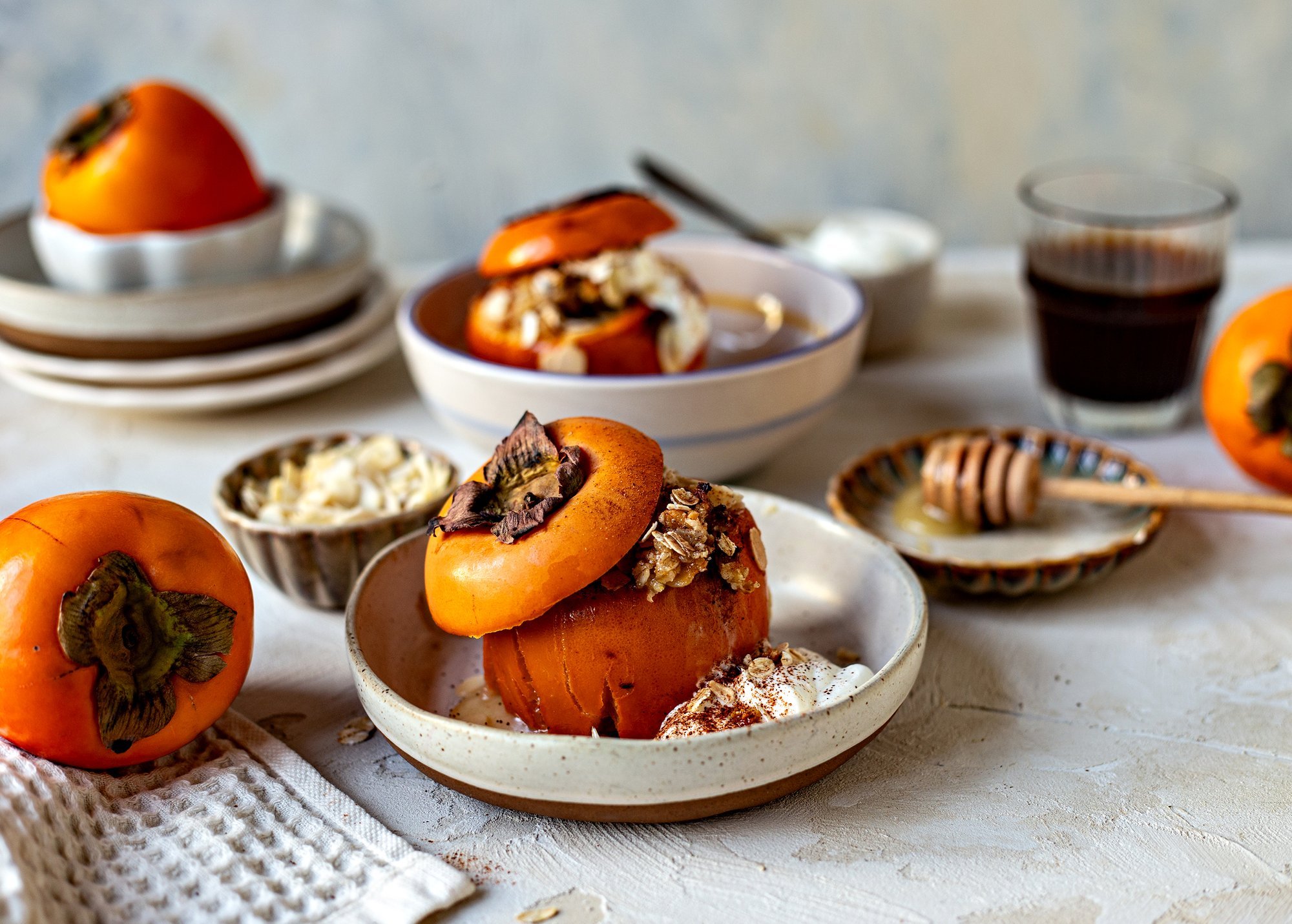 Hurmaa on niisamagi maitsev, aga veel magusamaks muutub ta ahjus! Proovi ahjuhurmaad kaerahelveste ja mee täidisega