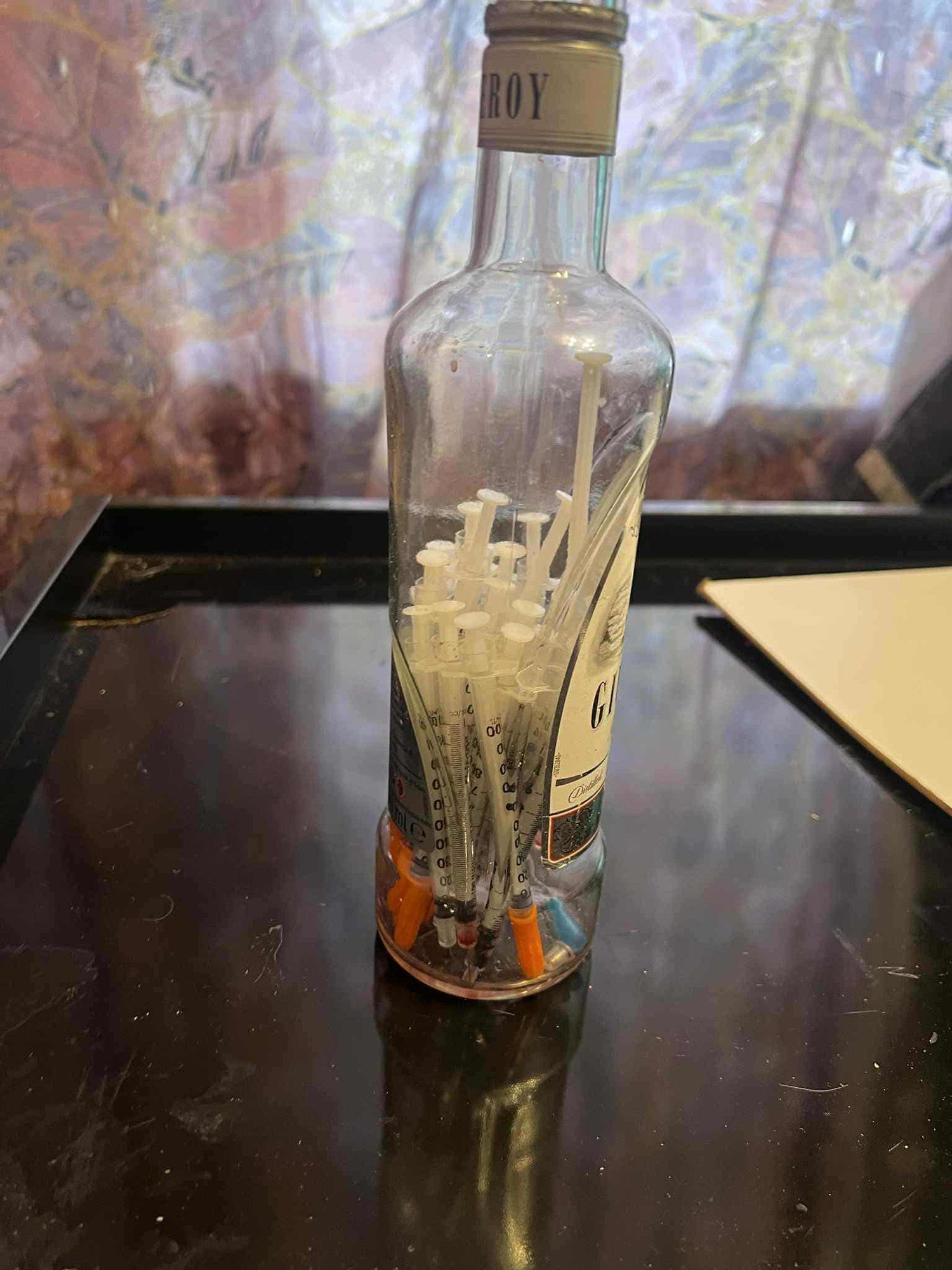 VIDEO | Üürileandjale leidis täielikult rüüstatud korteri. Maha jäeti süstlad ja verepritsmed