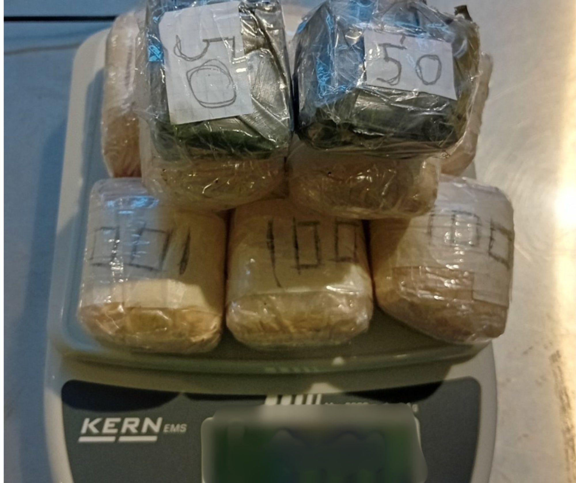 FOTOD | Tolliametnikud pidasid kinni amfetamiini üle piiri vedanud Läti kodaniku