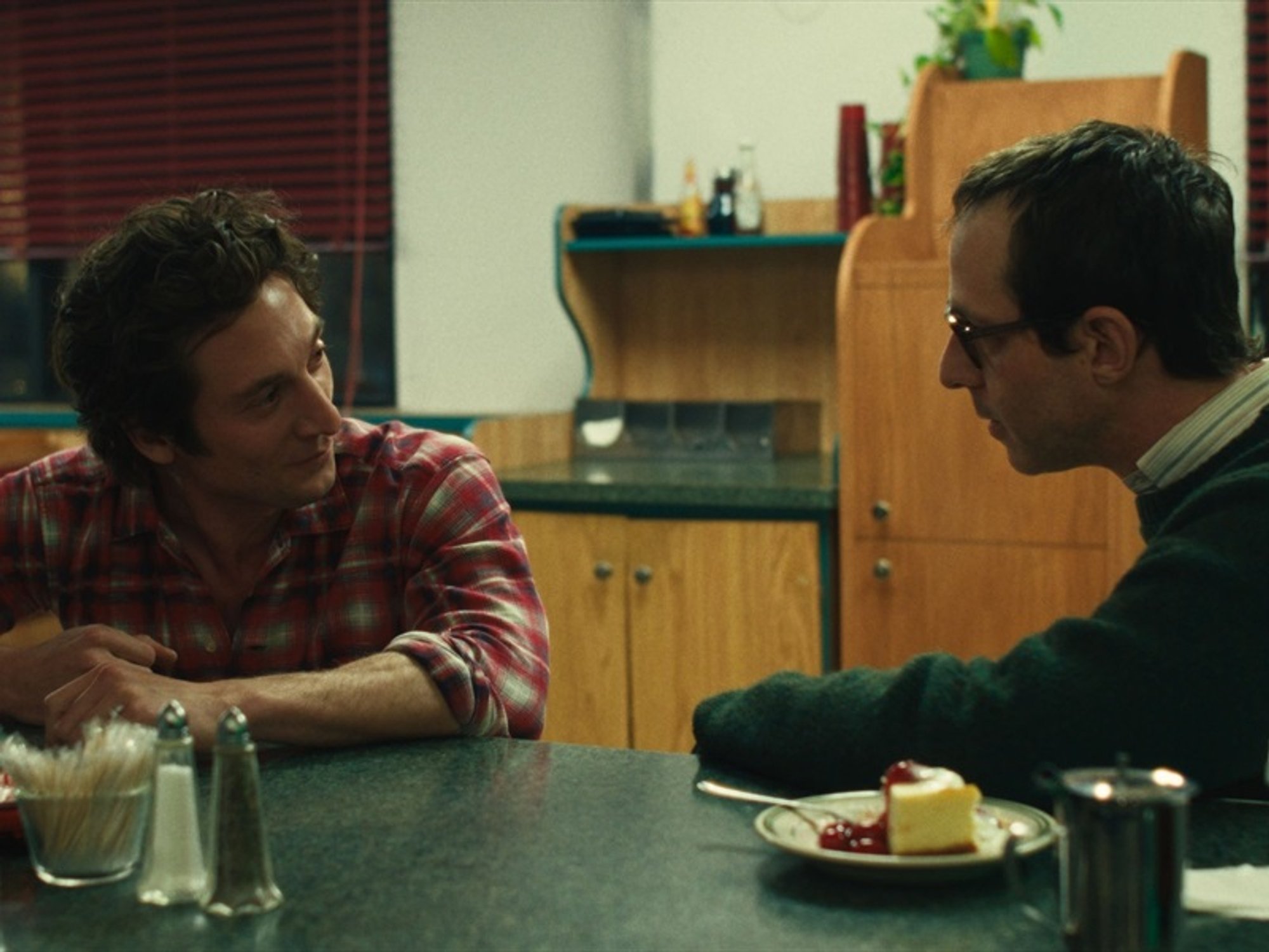 ARVUSTUS | Viimase aja rokkstaaride eluloofilmid on sama loo variatsioonid