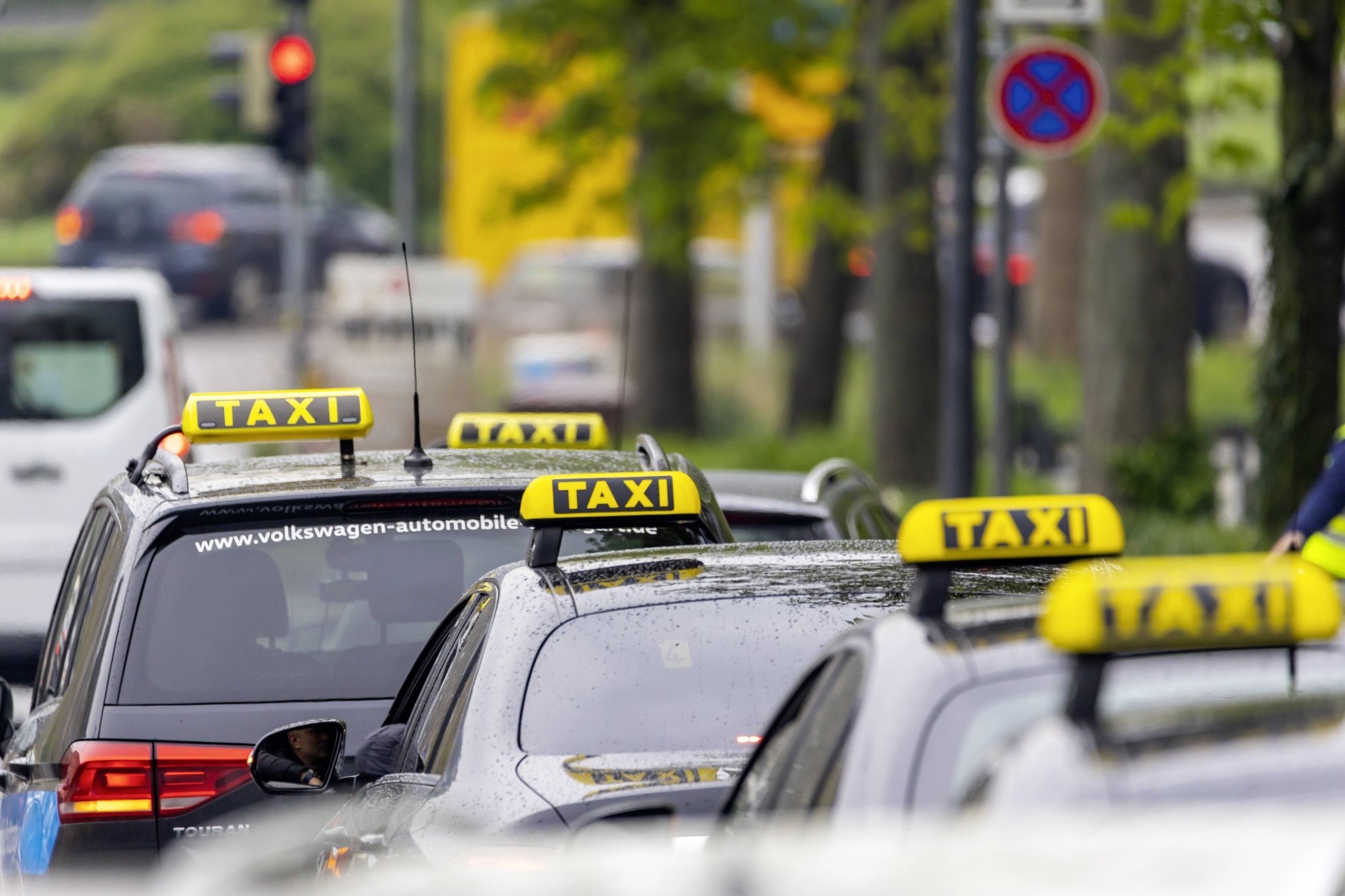 Diskriminatsioon meeste vastu? Meestaksojuhid kaebavad Uberi ja Lyfti kohtusse „Naised Naistele“ funktsiooni üle