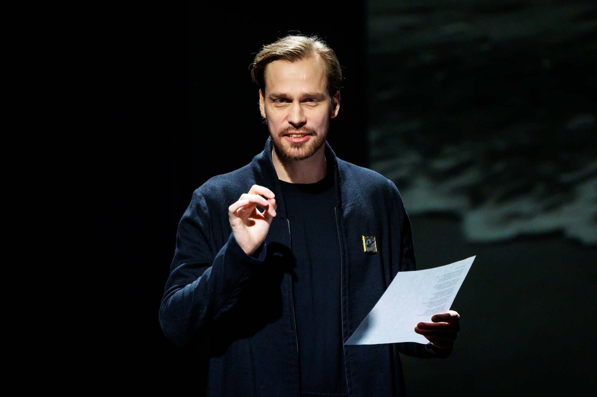 KLÕPS | Tõelised turteltuvid! Karl Robert Saaremäe jagab hellushetki näitlejaks pürgiva kallimaga