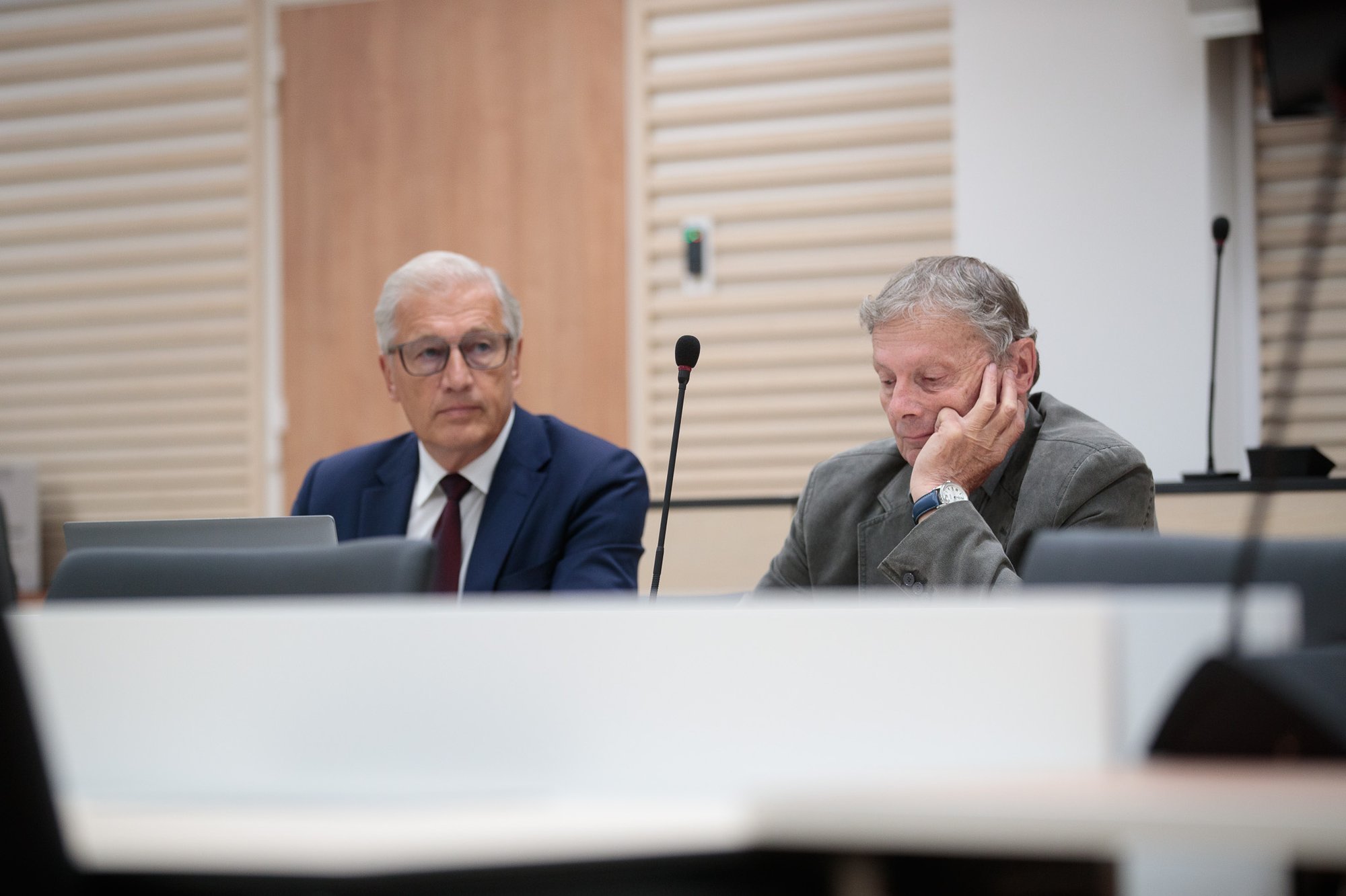 Hinnatud ortopeed jäi patsientidelt altkäemaksu võtmises süüdi, konfiskeeriti ka 70 000 eurot sularaha