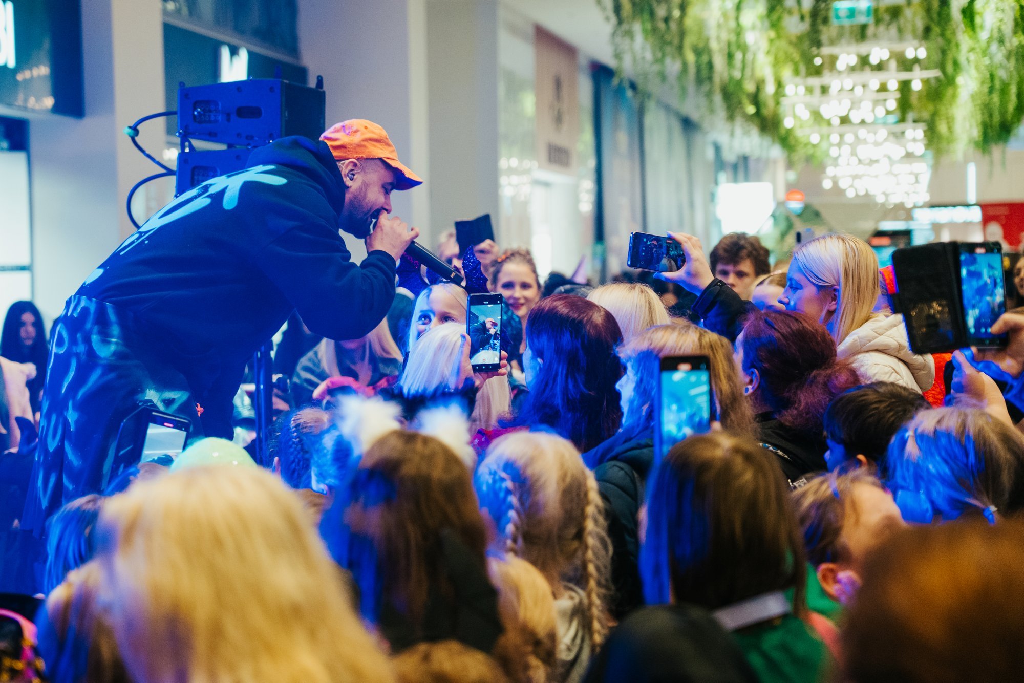 FOTOD | Halloweenipidu tõi T1 keskusesse metsikult rahvast. Õhtu naelaks oli Gameboy Tetris