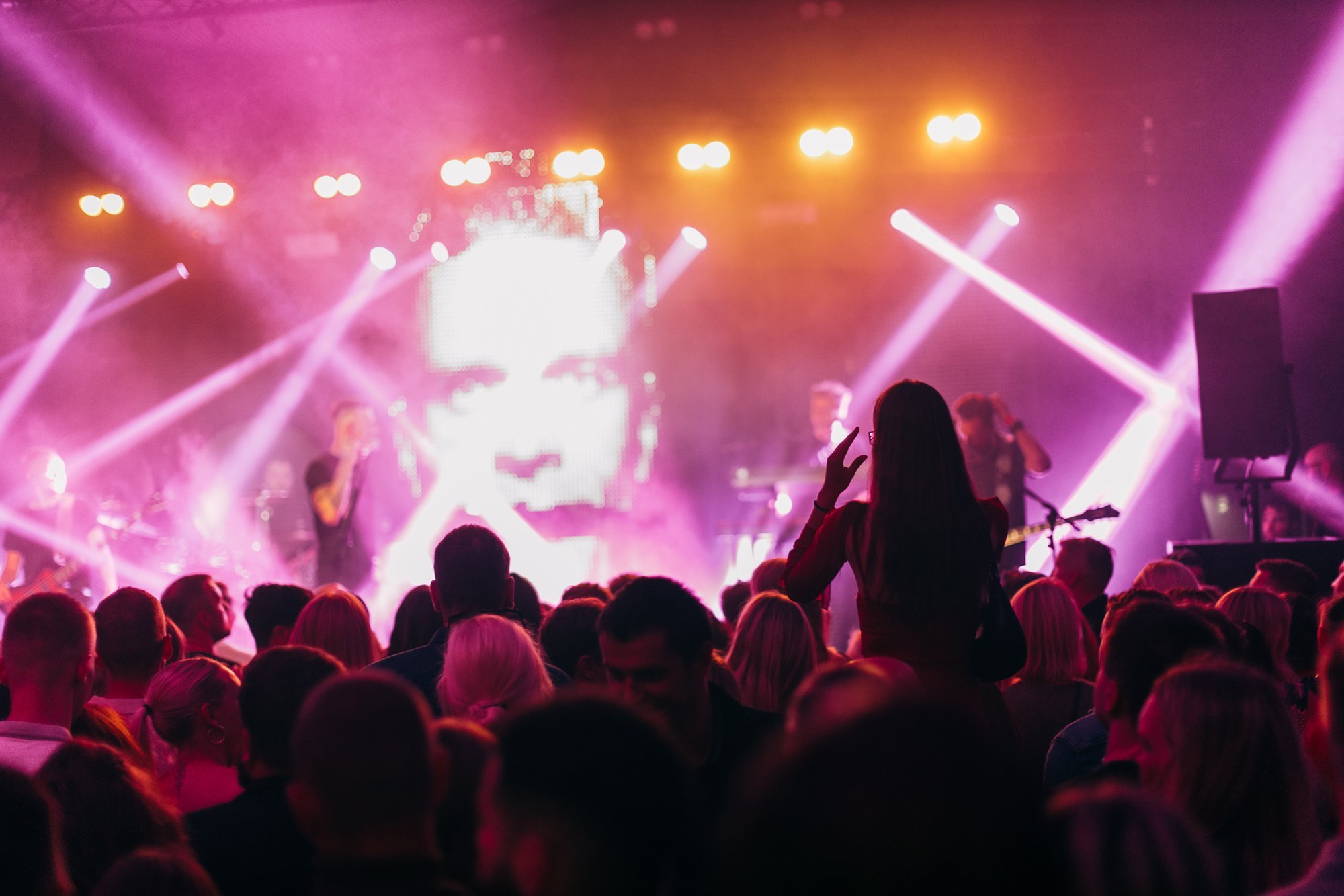 Aasta lõpeb ja algab vallatult: aastavahetusel kogunevad kultuurikatlasse pöörased vallalised ja parimad muusikud