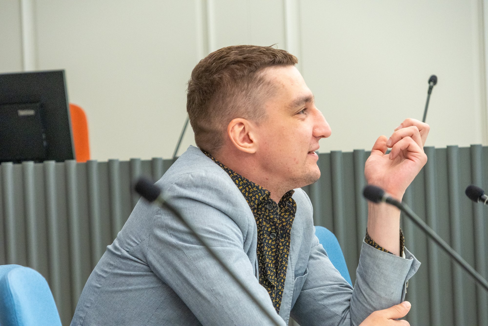 FOTOD | TikToki antikangelane Mihkel-Alex Hunt astus Kuressaares kohtu ette