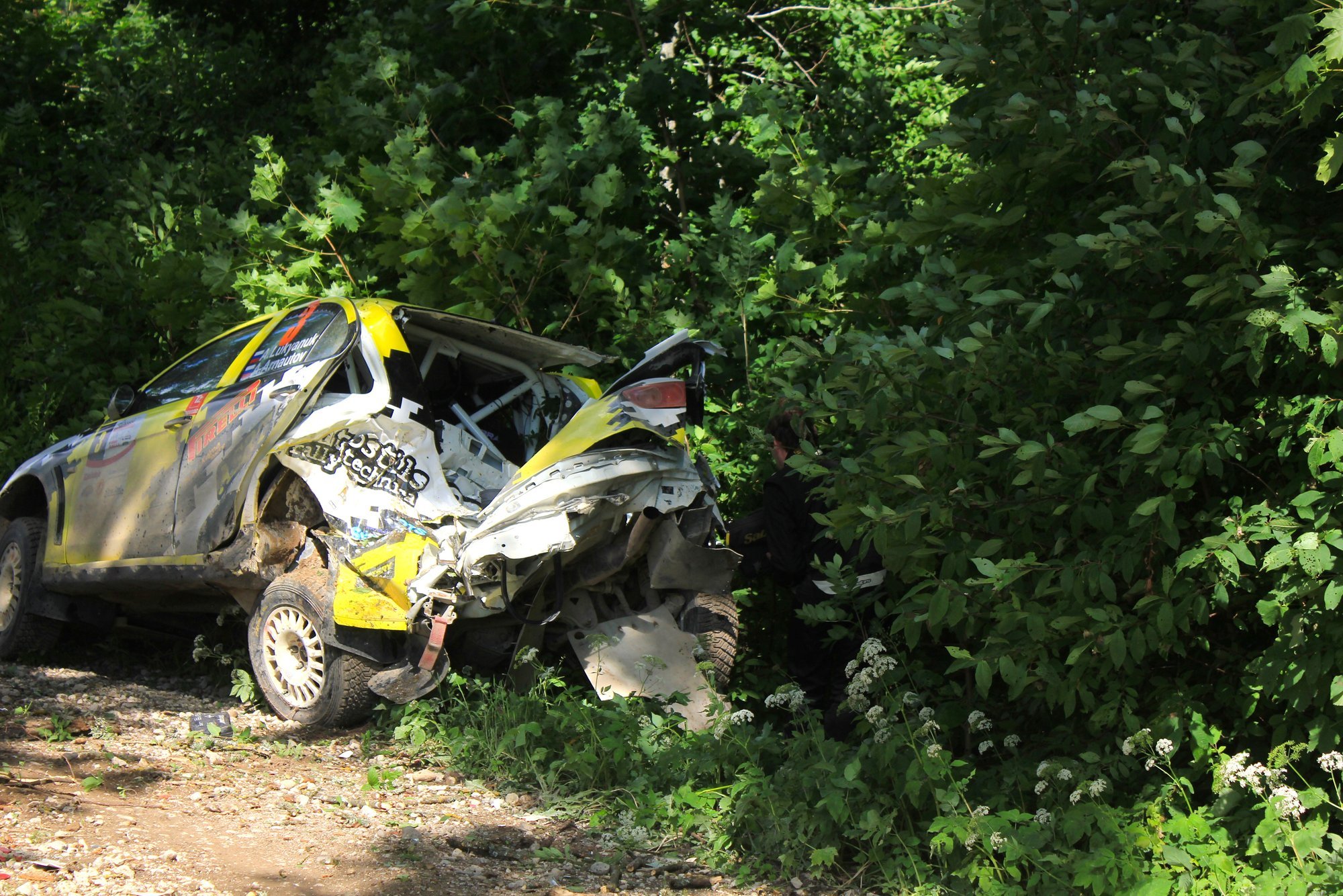 VIDEO | Hiiumaa rahvarallil juhtus avarii, üks inimene on endiselt haiglaravil