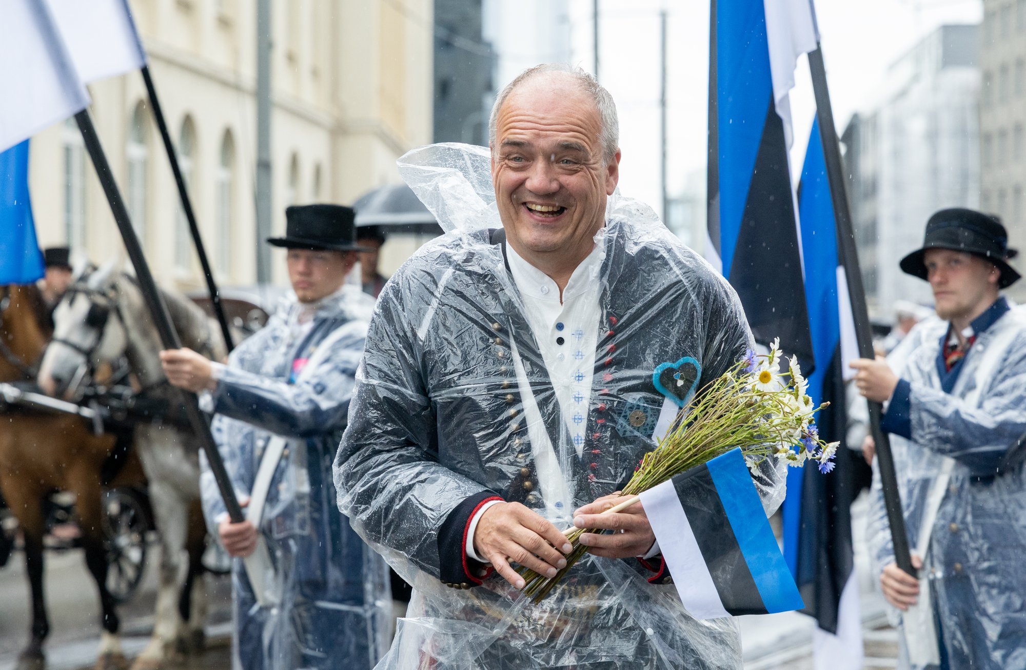 „Kui töö neelab kogu aja, annab keha lõpuks märku.“ Dirigent Hirvo Surva leiab rõõmu kokkamisest ja aiatööst