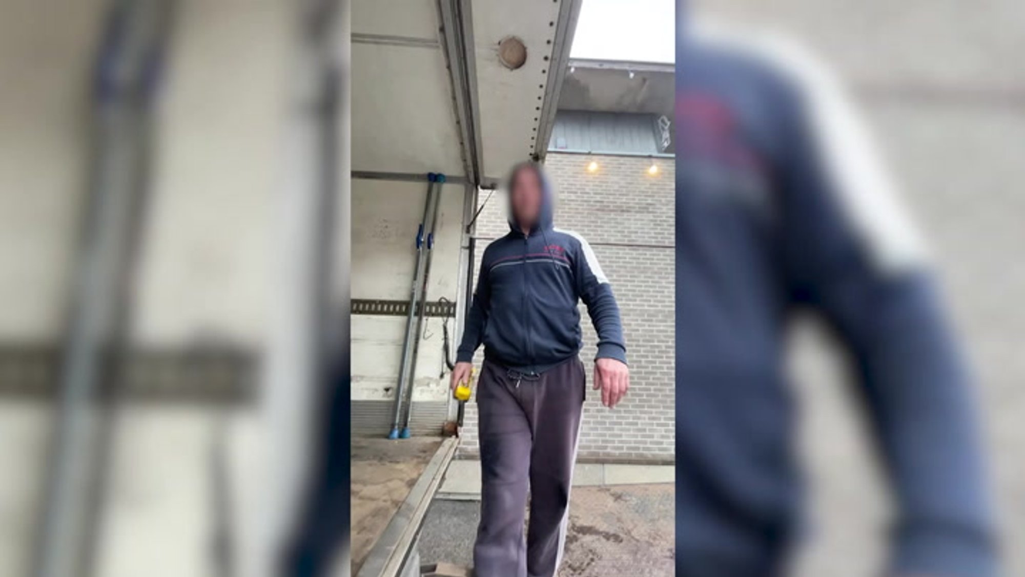 VIDEO | Kõnniteele parkinud veoautojuht lõi filmijat jalaga