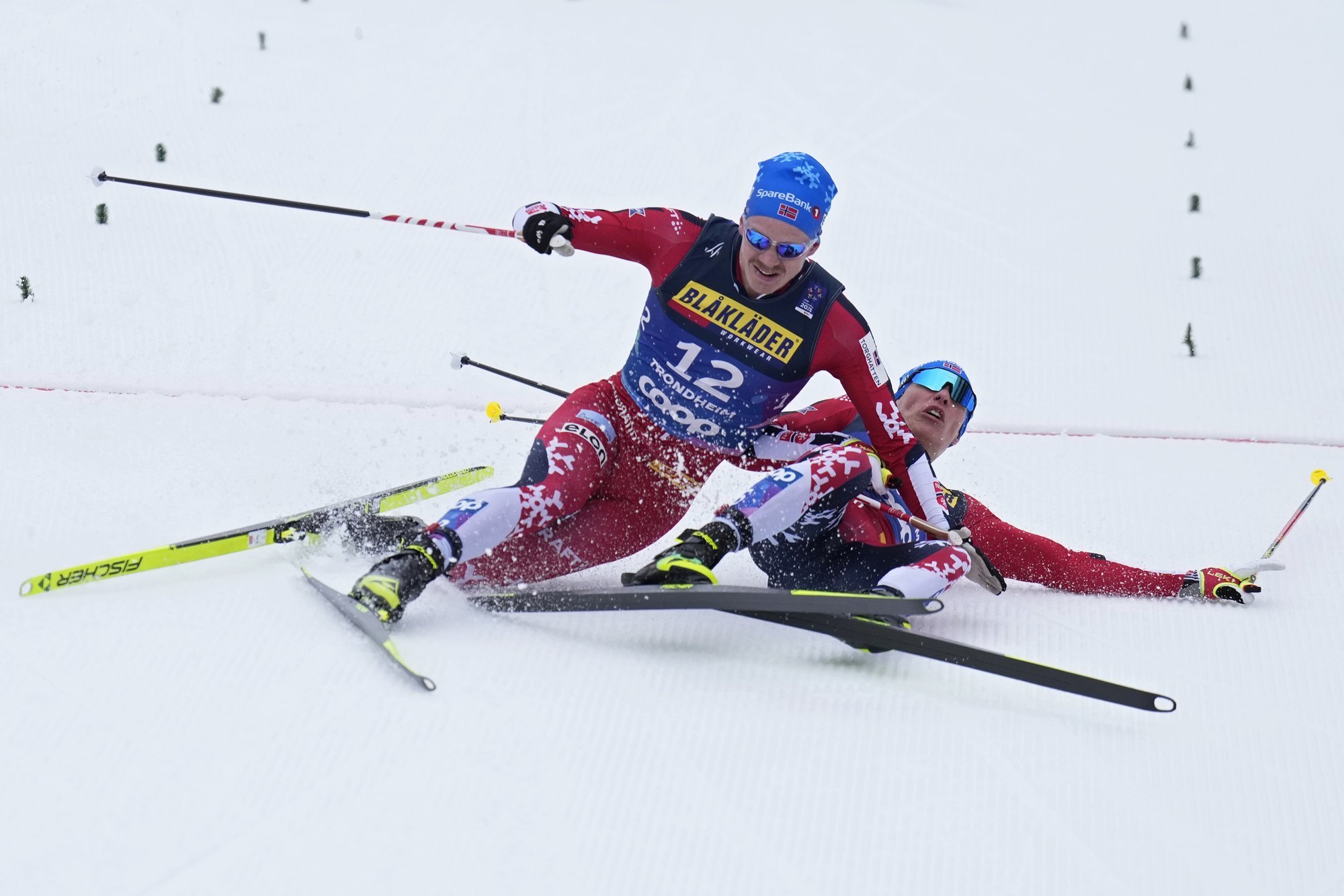 Norra suusatajal löödi Ruka MK-etapil suusakepiga nägu lõhki