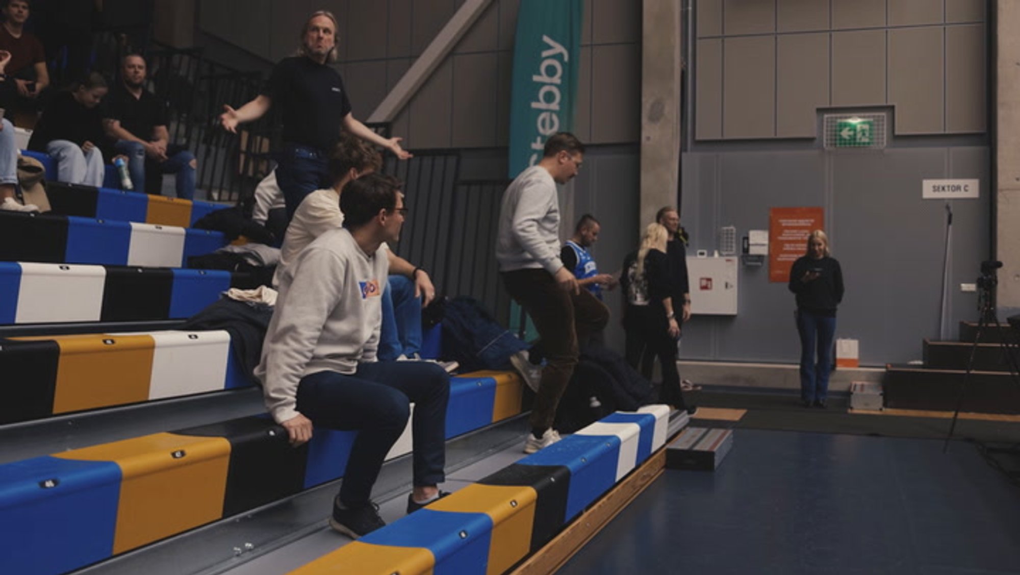 VIDEO JA FOTOD | Tartu Ülikooli ja Pärnu korvpallimängu tõmbas käima isetekkeline meesansambel