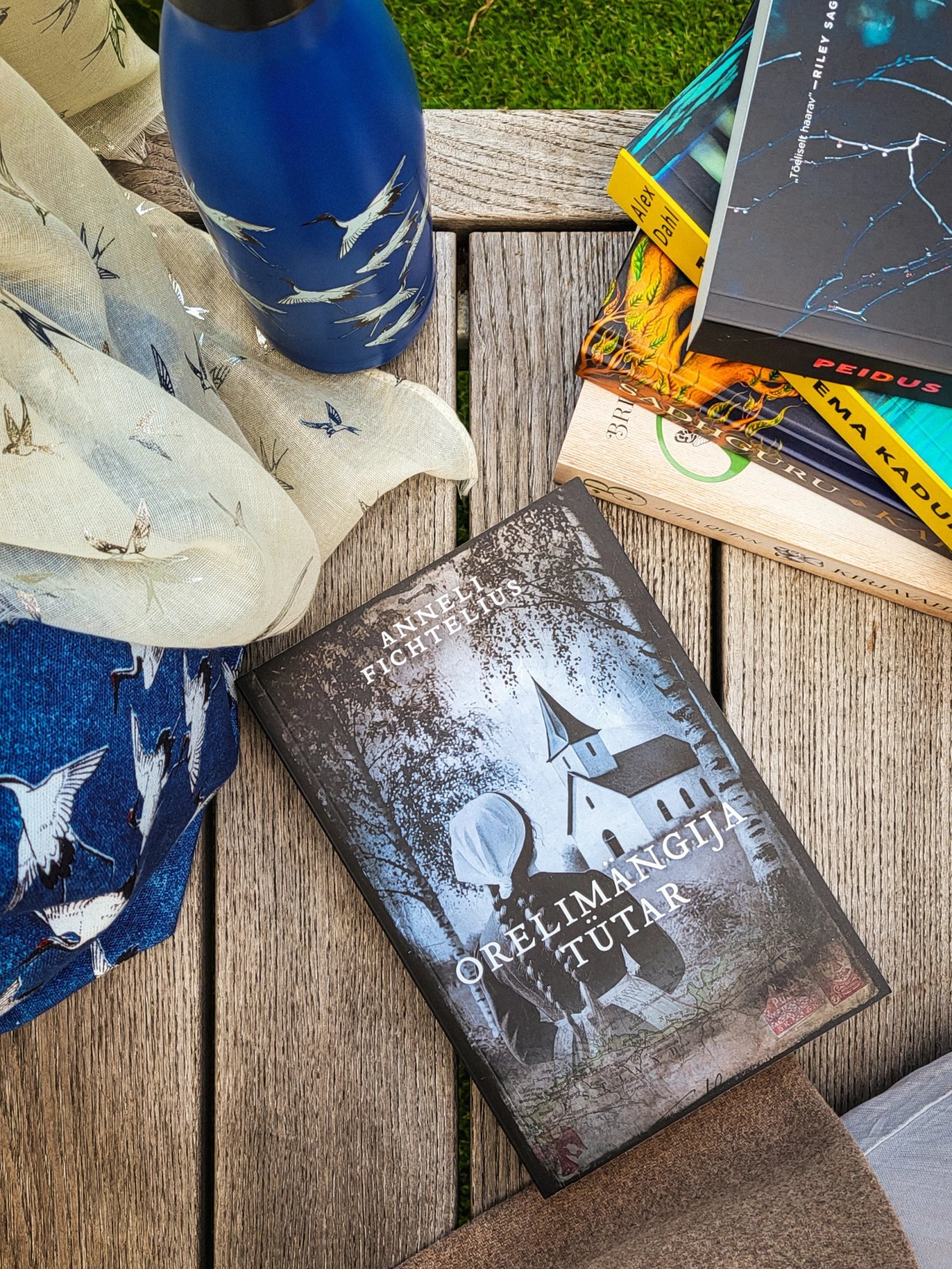 „Suurest armastusest kujuneb sõltuvussuhe, romantilisest veinilimpsimisest alkoholism ja allakäik.“ Suurepärast lugemist novembrikuuks