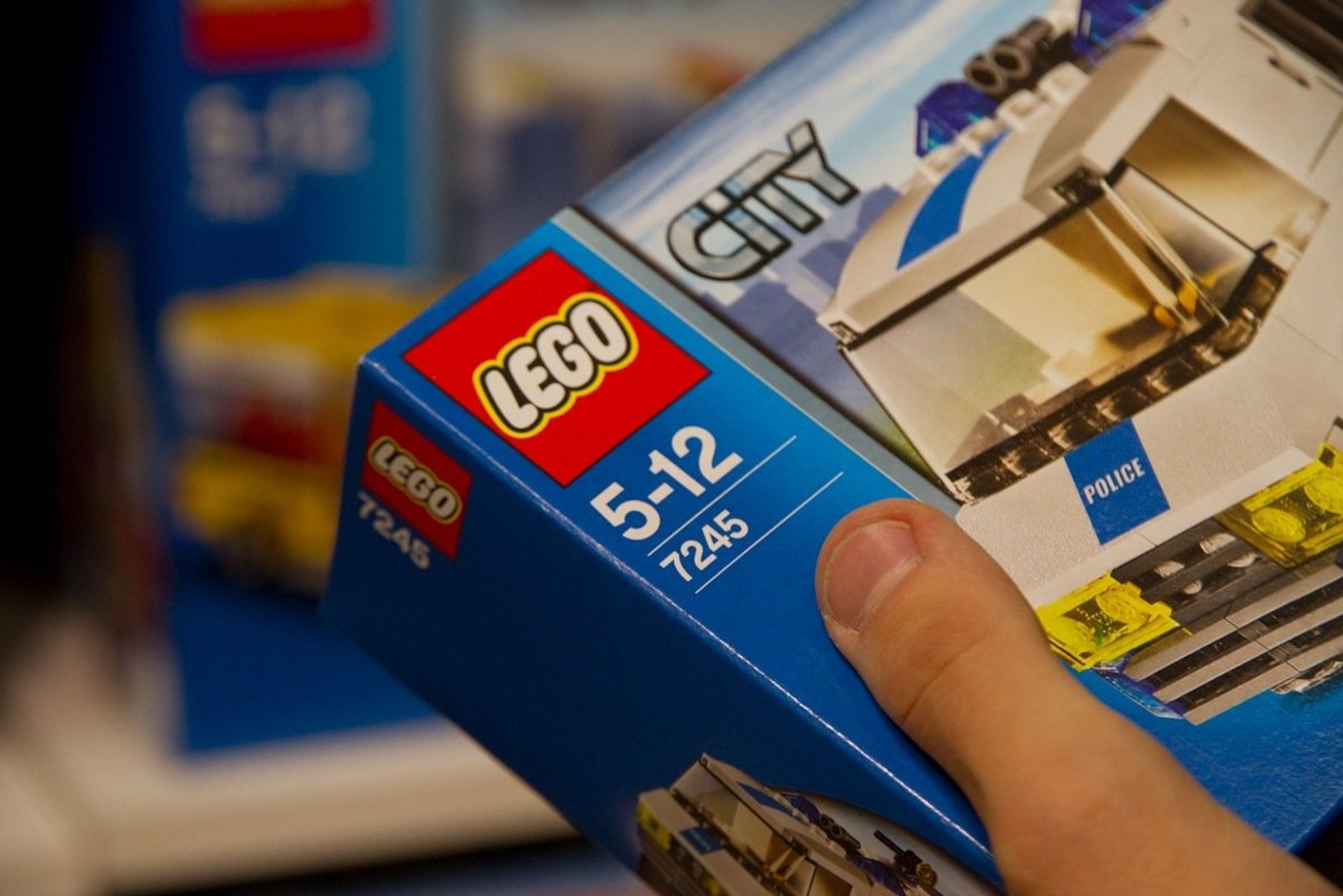 Mänguasjaäri elab omas rütmis. Ostjad jahivad soodukaid, kaupmehed valmistuvad juba uuteks pühadeks