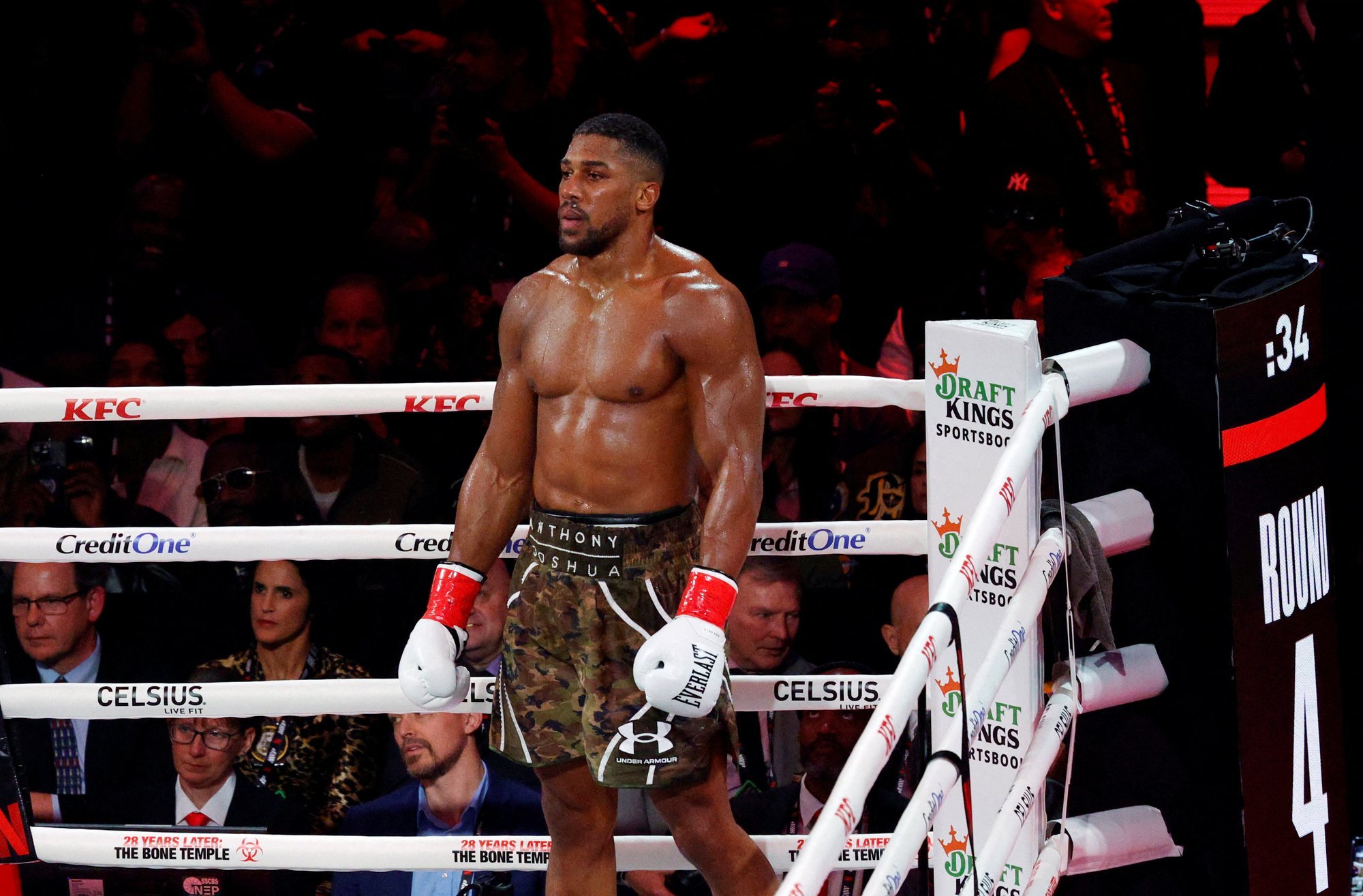 VIDEO | Anthony Joshua sattus Nigeerias kahe inimese surmaga lõppenud liiklusõnnetusse