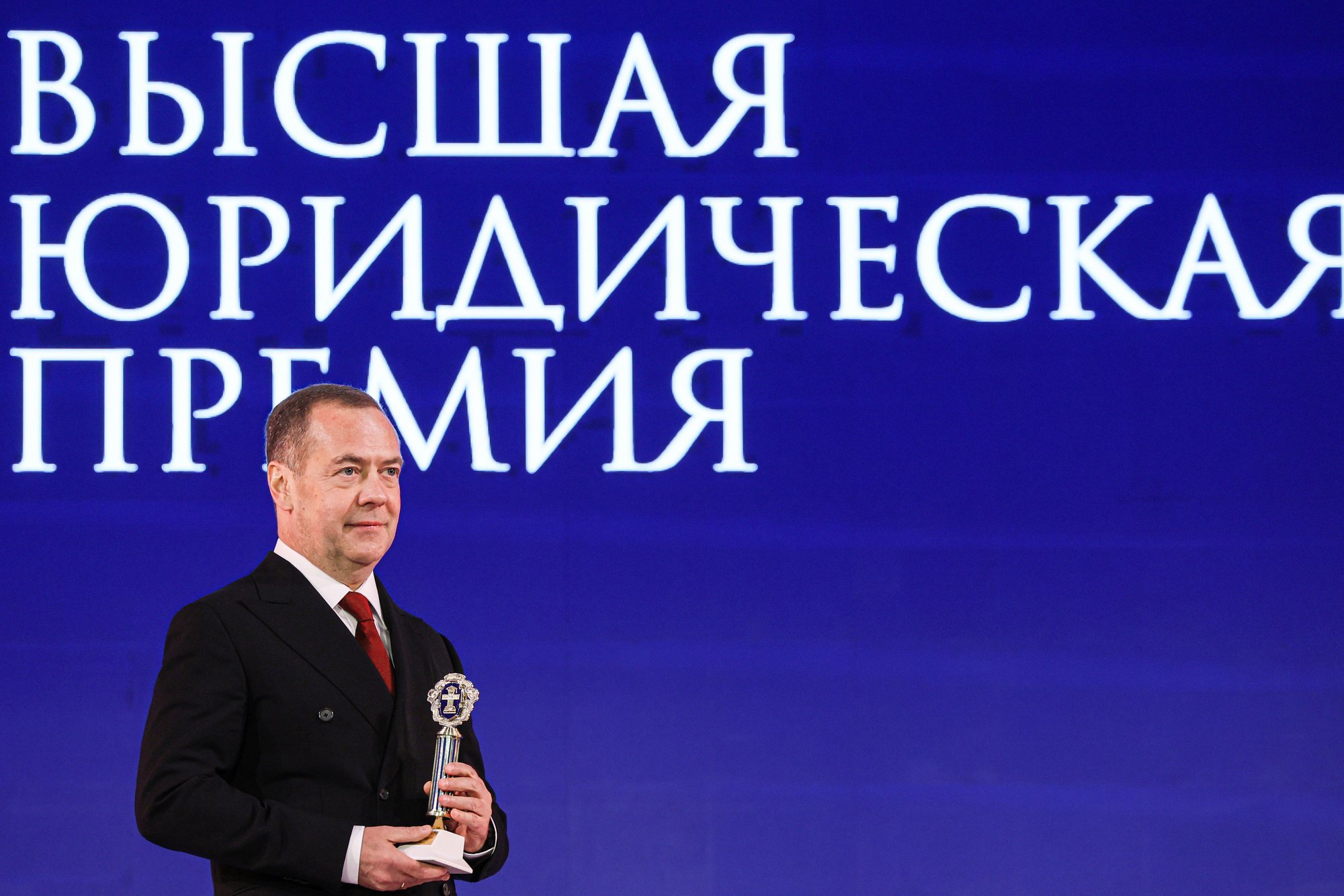 Medvedev ähvardas EL-i Venemaa külmutatud varade naturaalses vormis sissenõudmisega