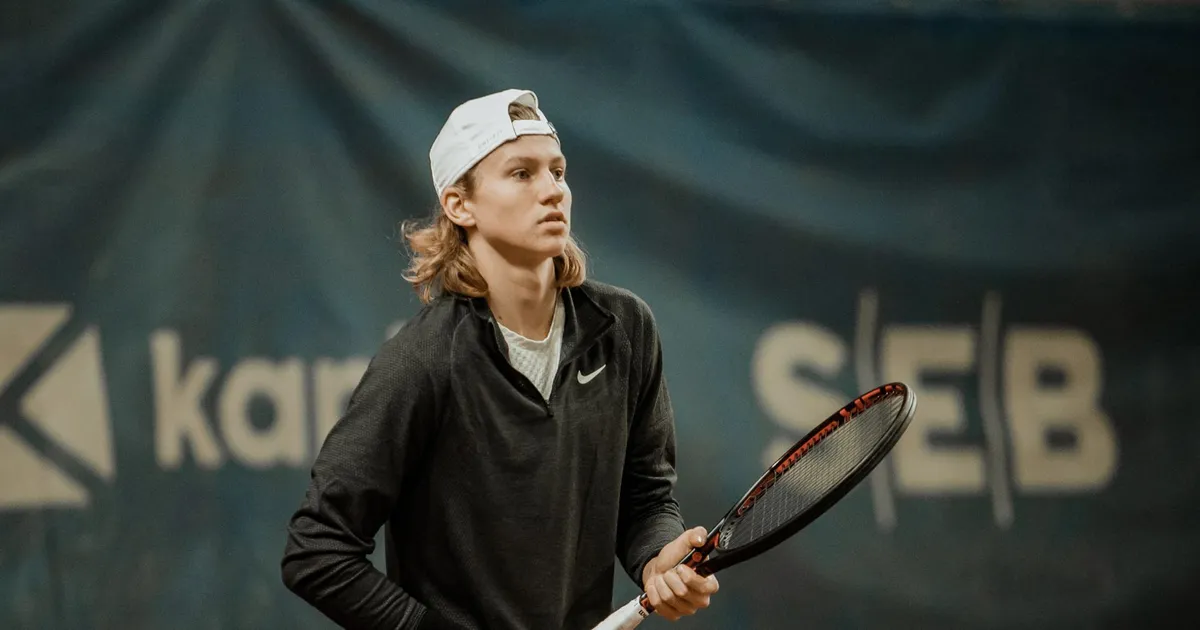 KLÕPSUD ⟩ Näitleja Sepo Seemani poeg Johannes Seeman kosis kallima Hawaii rannaliival