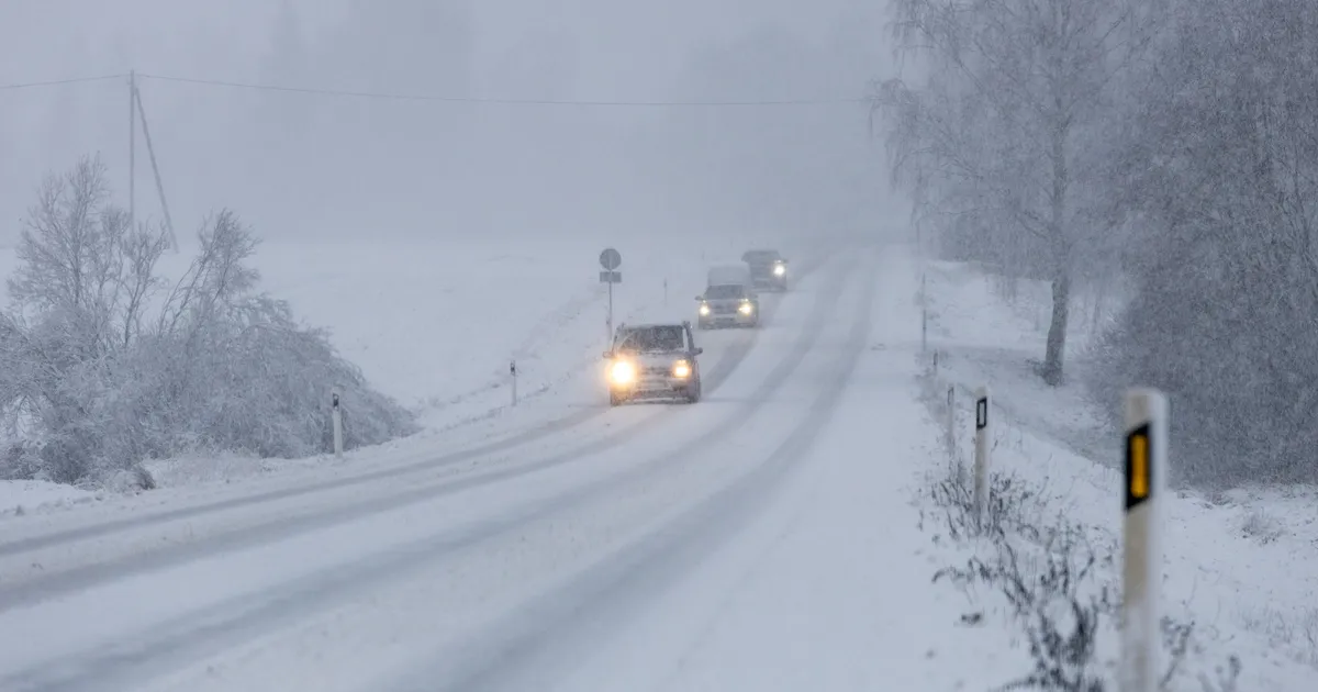 Võrumaal sõitis auto libeduse tõttu teelt välja