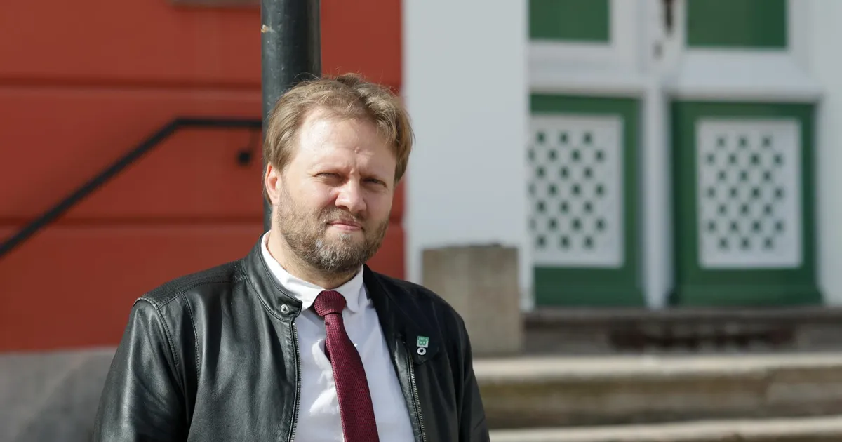B-poliitik Andro Roos astub Tartu Hoiu-laenuühistu juhi kohalt tagasi