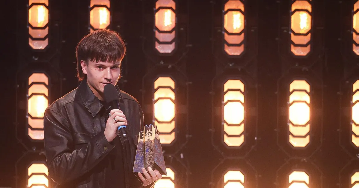 VIDEO ⟩ «Mis düstoopias me elame?» Räppar säm viskab sotsiaalmeedias nalja oma soojendaja üle