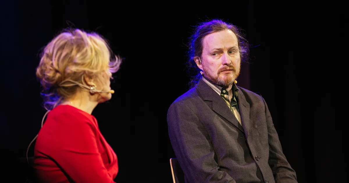 GALERII ⟩ Mehis Heinsaar esitles uut jutukogu, mis tõmbab lugeja metafüüsilisse maailma