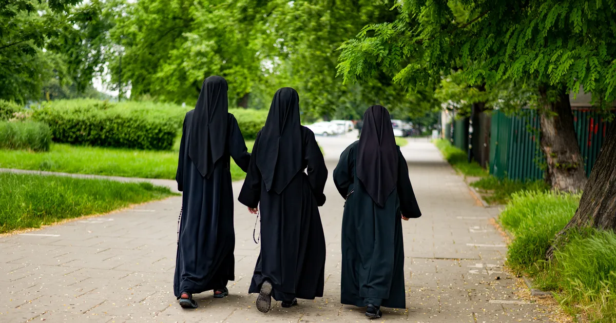 VIDEO ⟩ Hooldekodust põgenenud nunnad saavad kloostris edasi elada, kui nad loobuvad...