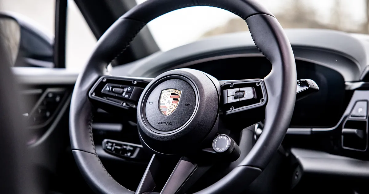 MIS JUHTUS? ⟩ Venemaal seiskusid ootamatult sajad Porched