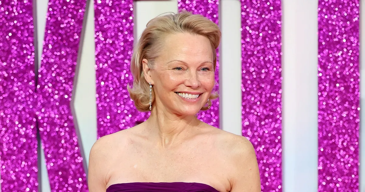 PEAAEGU OMA ⟩ Pamela Anderson paljastas seose, mis toob ta eestlastele lähemale kui iial varem