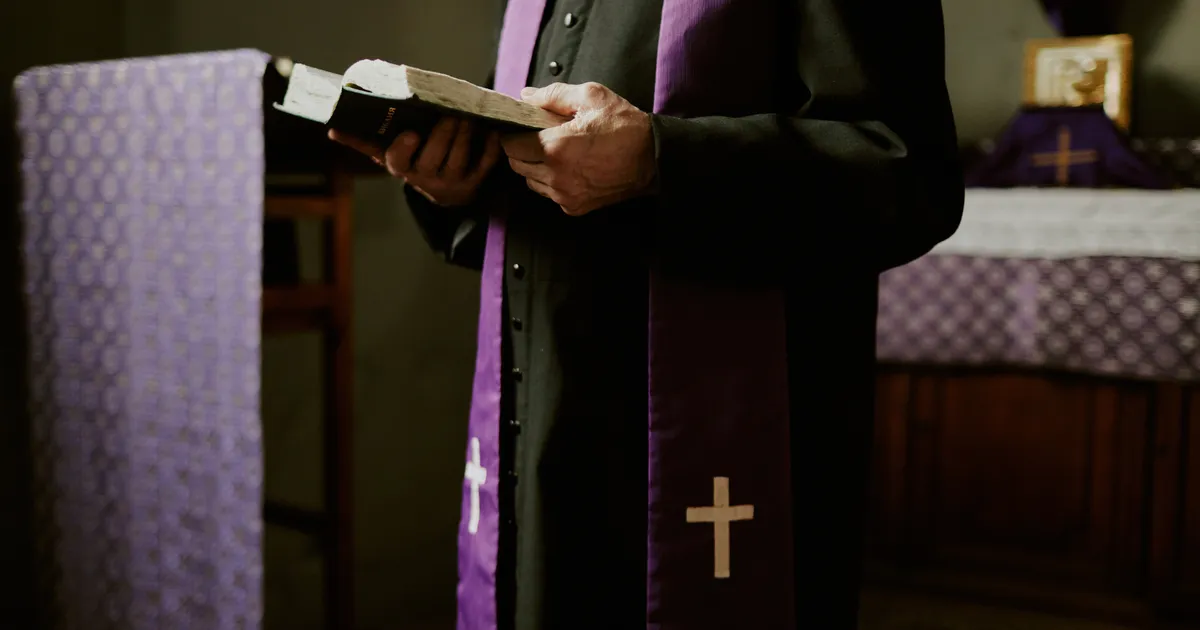 VIDEO ⟩ Pastor teatas jumalateenistusel, et on transsooline: ma ei hakka naiseks, ent lõpetan meheks olemise