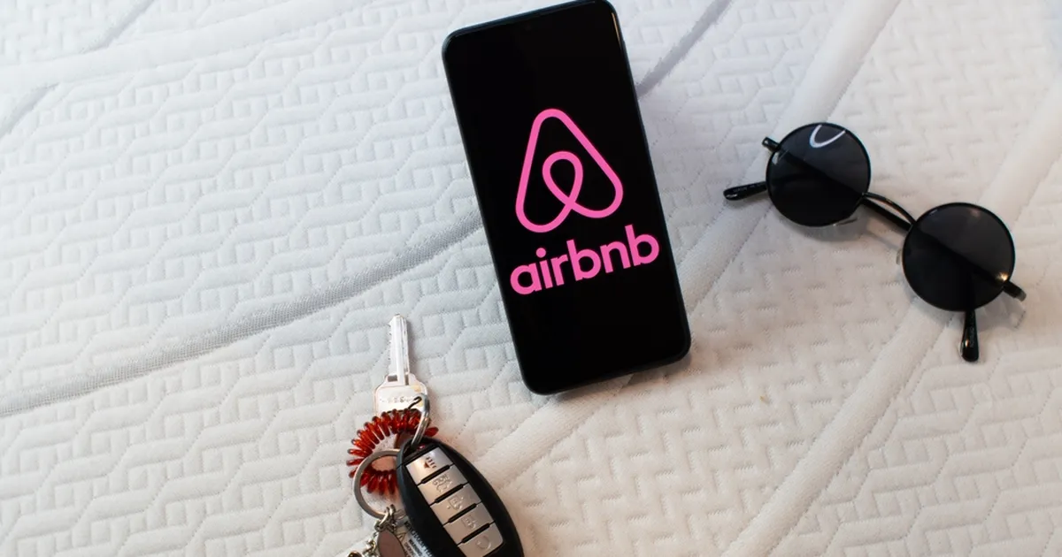 Airbnb külalised leidsid voodilt sildi, mis pani õhku ahmima