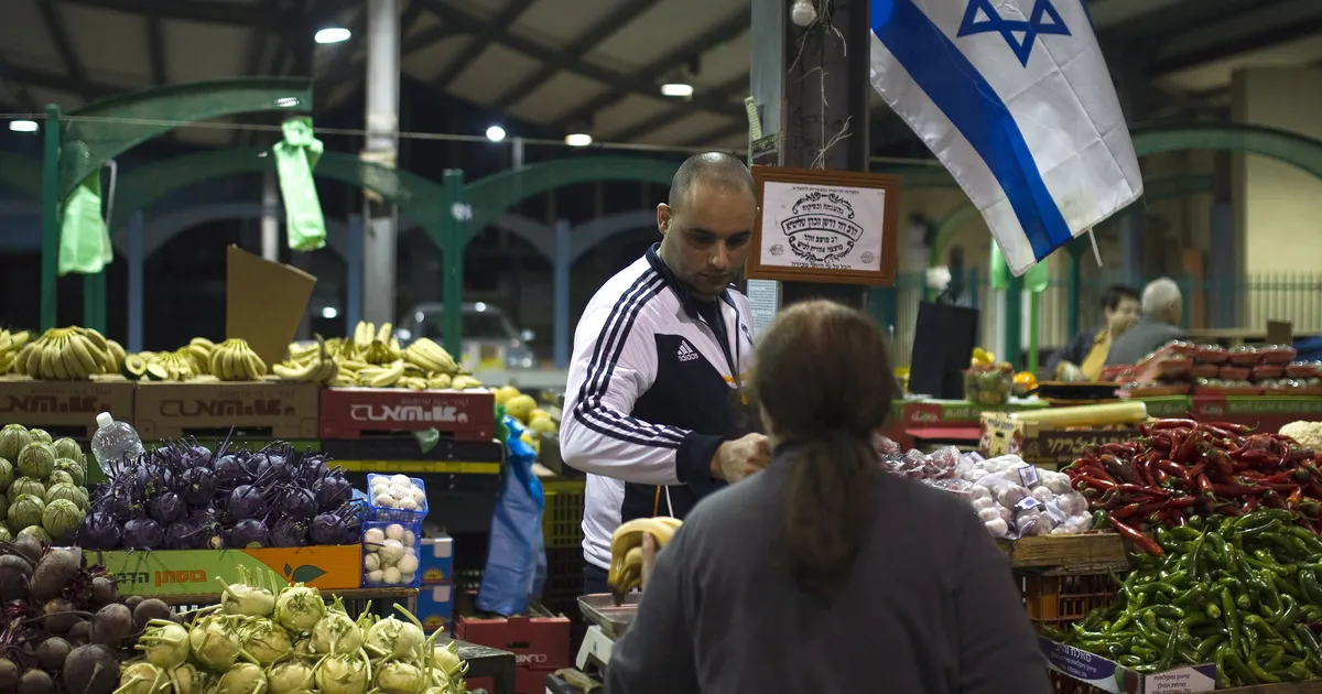 MARILIN SIMCHON ⟩ Miks Iisraeli poest praadi ei saa ja mitu küünalt käib tordile? Need harjumused võivad eestlast üllatada