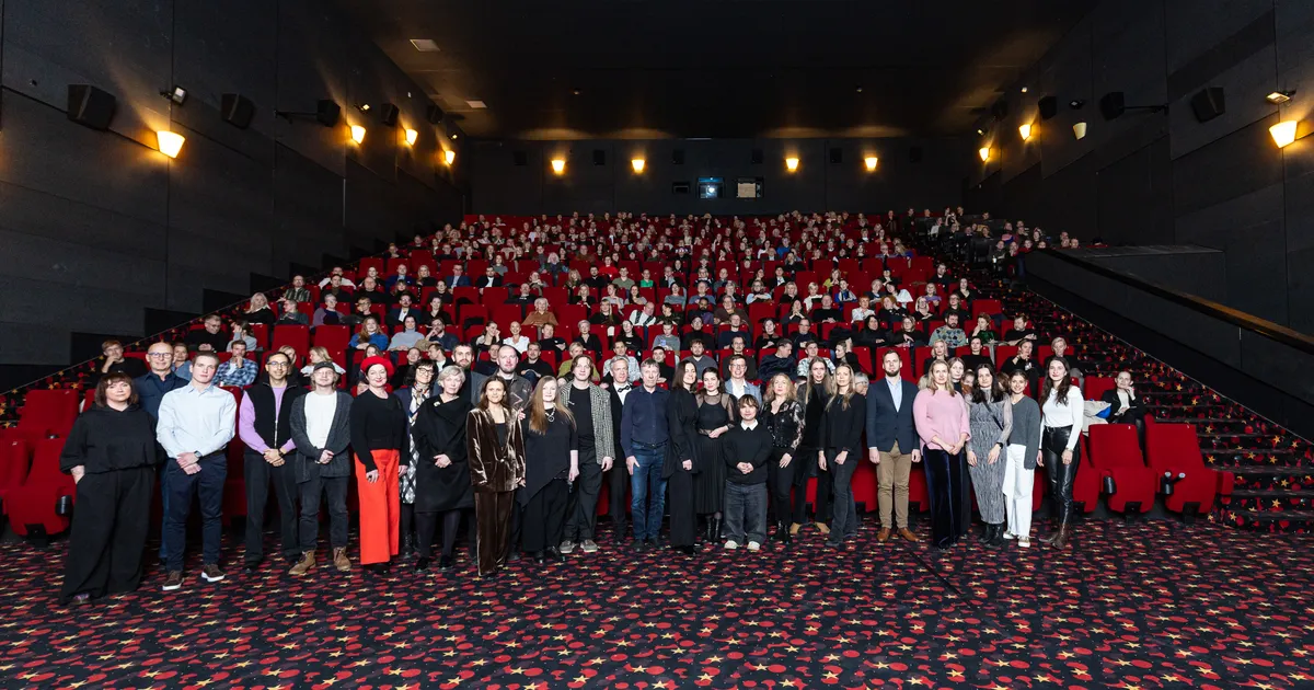 GALERII ⟩ Palju rahvast! Esilinastus oodatud Eesti draama «Mo Papa»