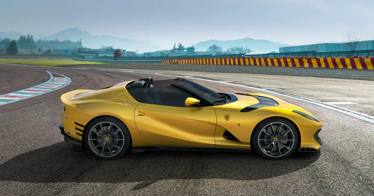 MARI PORTFELL ⟩ Portfellis seisab Augeiase tallide puhastus alles ees