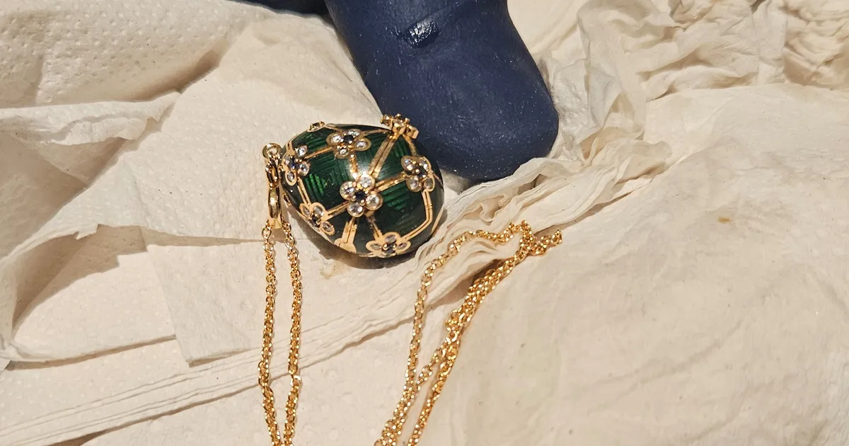 Politsei: mees väljutas allaneelatud Fabergé munaga ehte loomulikul teel