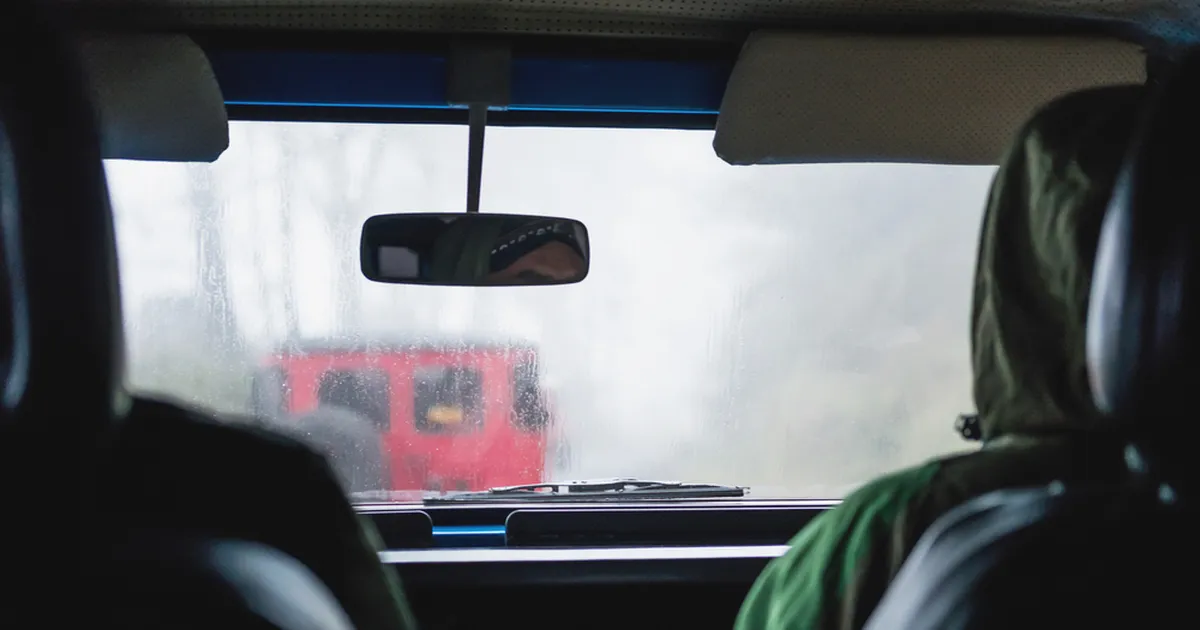 KAS TEADSID? ⟩ See funktsioon puhastab auto esiklaasi udu alt vaid 10 sekundiga