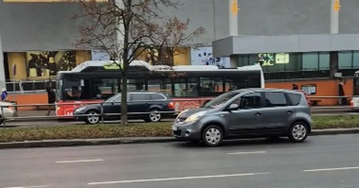 LUGEJA VIDEO ⟩ Kuhu nüüd minek? Tartu kesklinnas sõitis auto vastassuunas